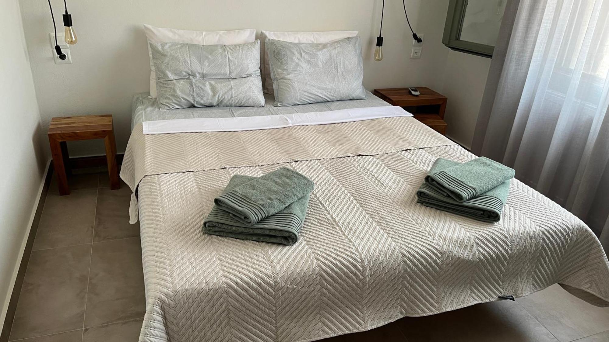 Greens And Greys By The Sea Villa *