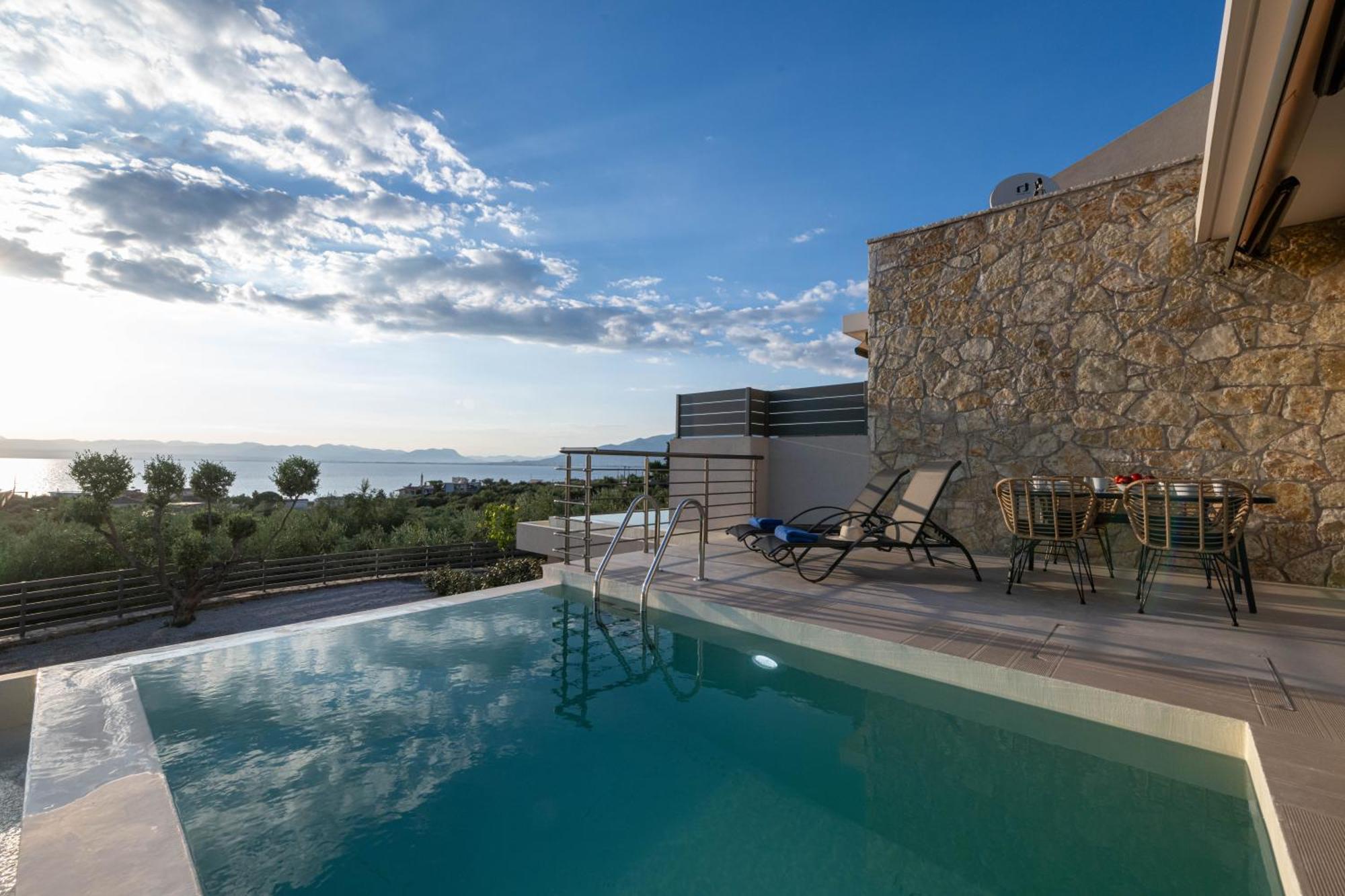 A V Luxury With Private Pools Apartment