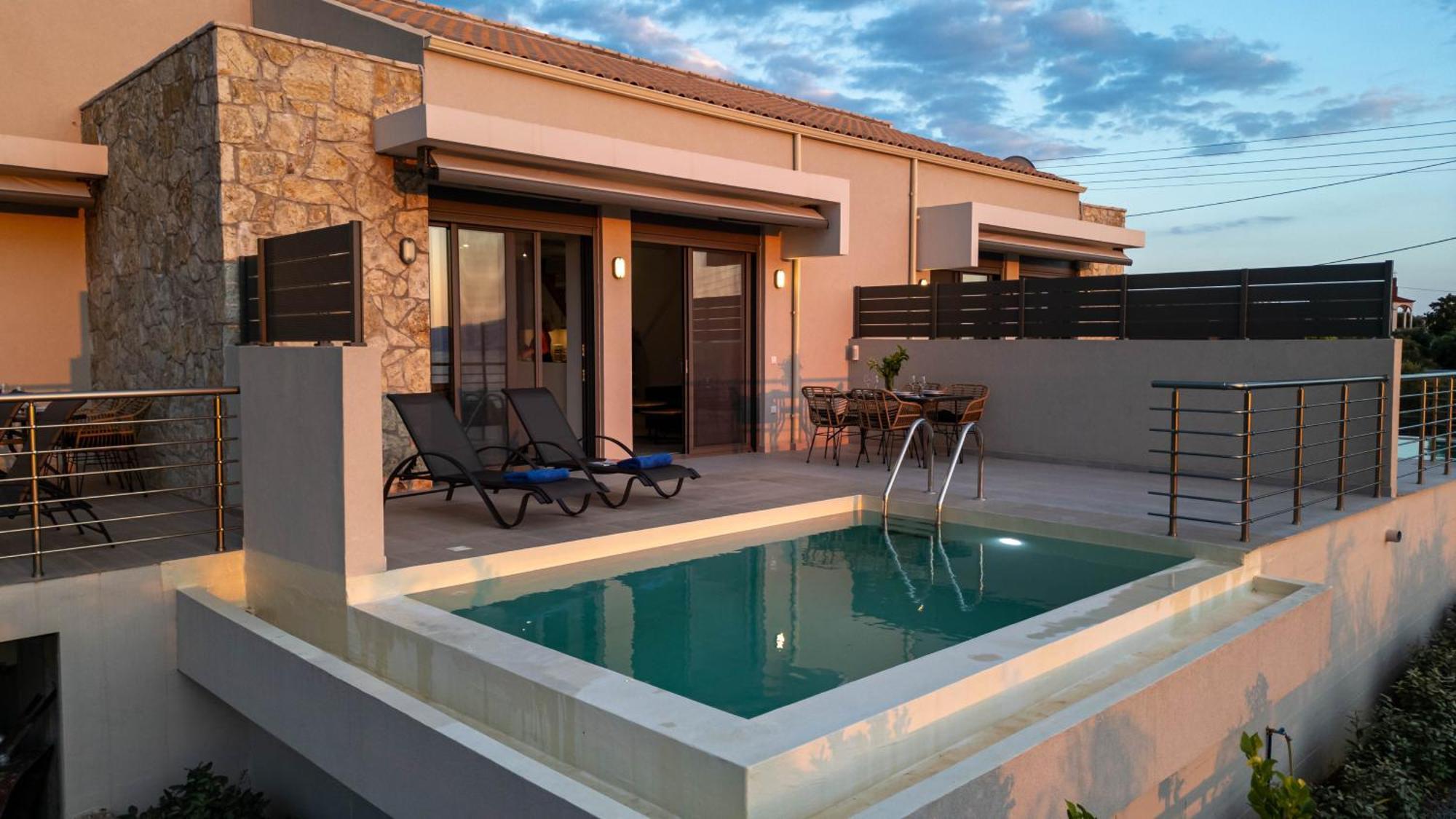 A V Luxury With Private Pools Apartment Kalamata