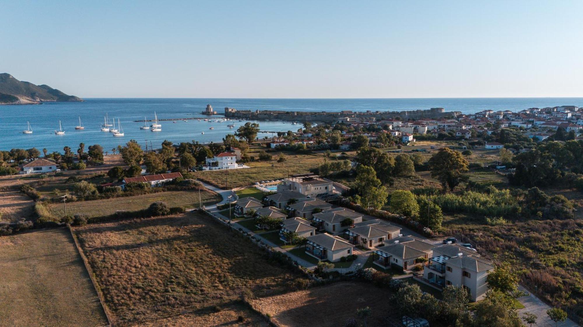 Niriides Luxury Villas 3*