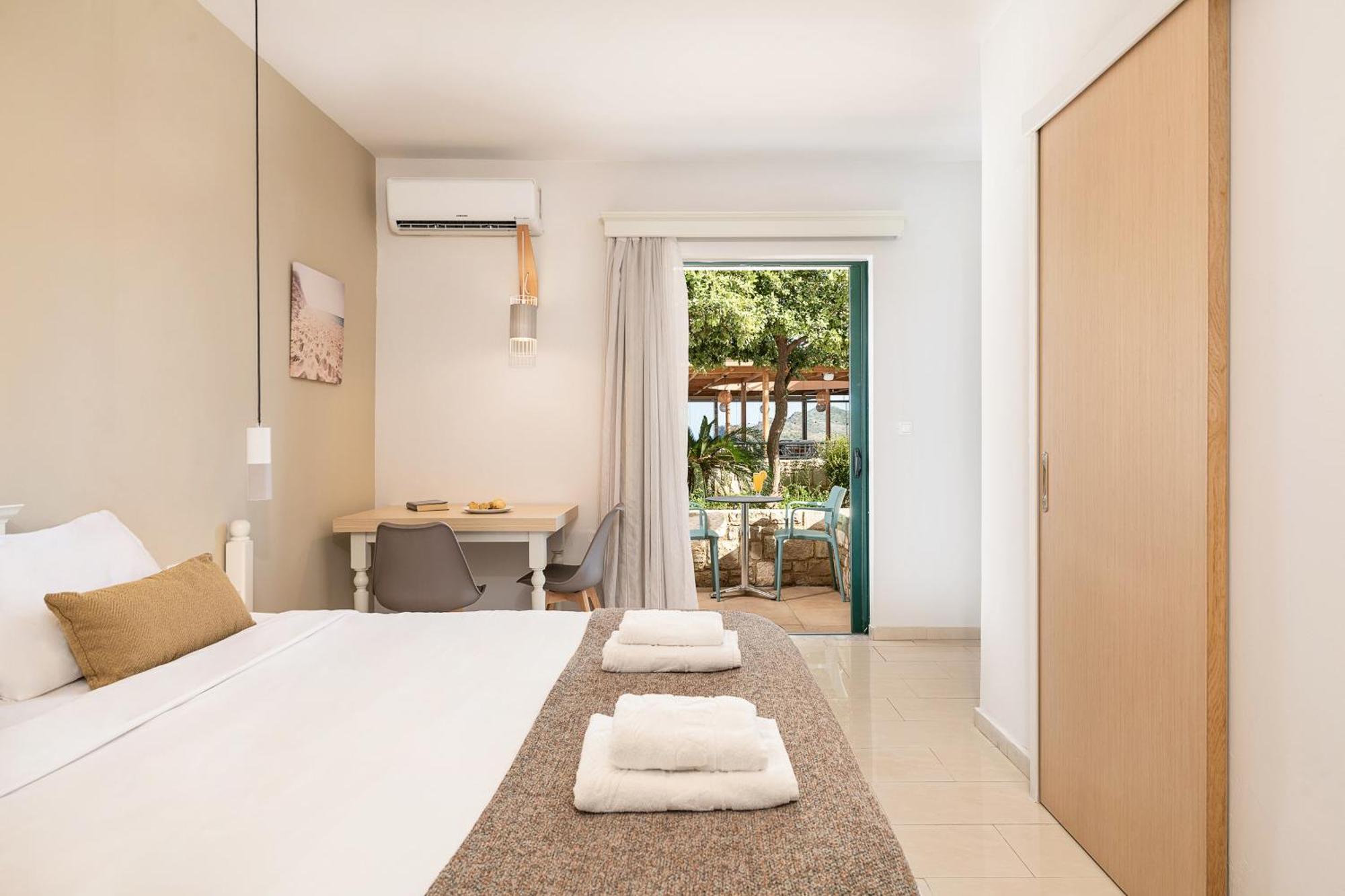 Caldera Village Hotel 4*