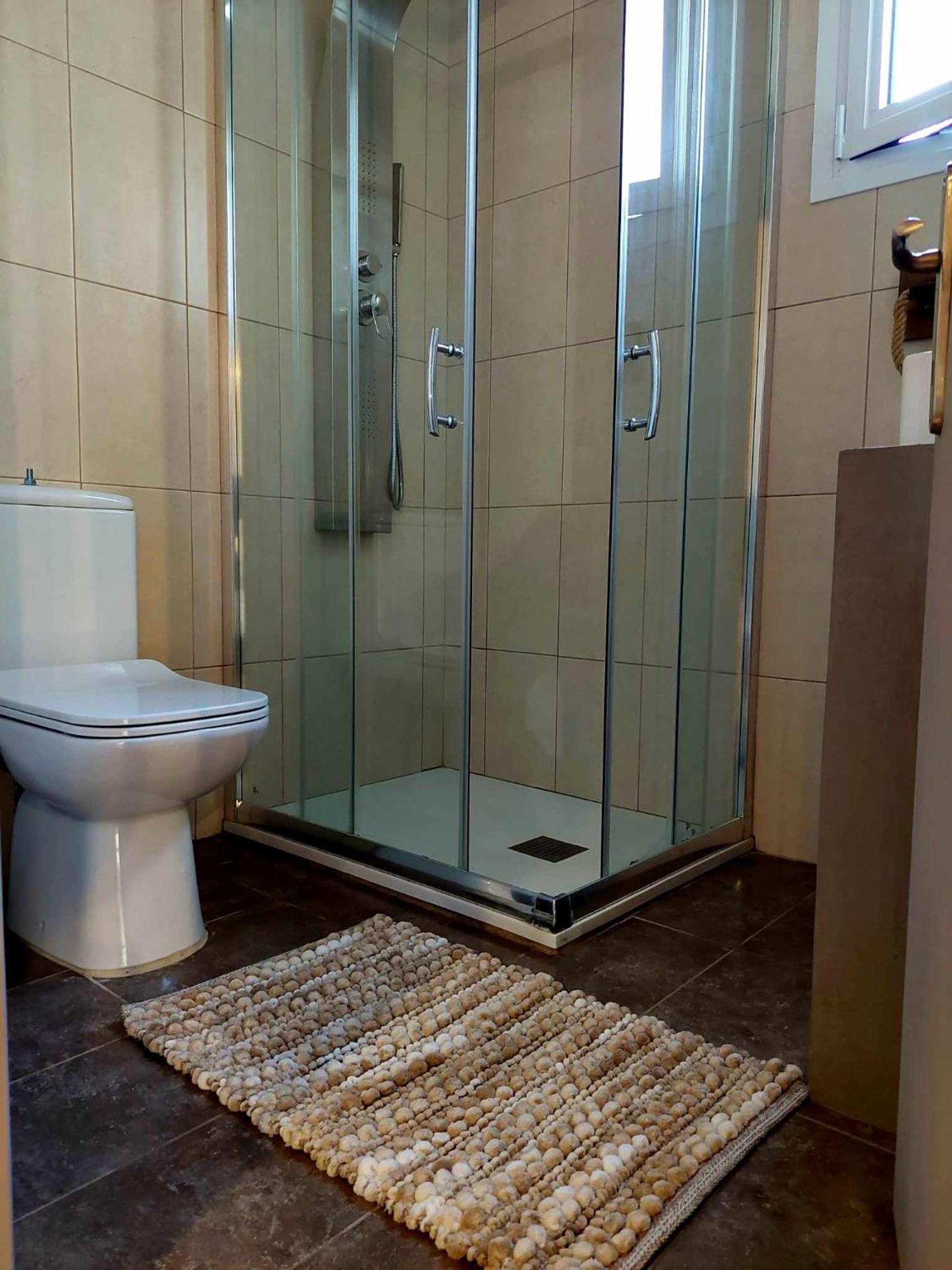 Maya Apartments, Modern And Convenient With Private Parking *