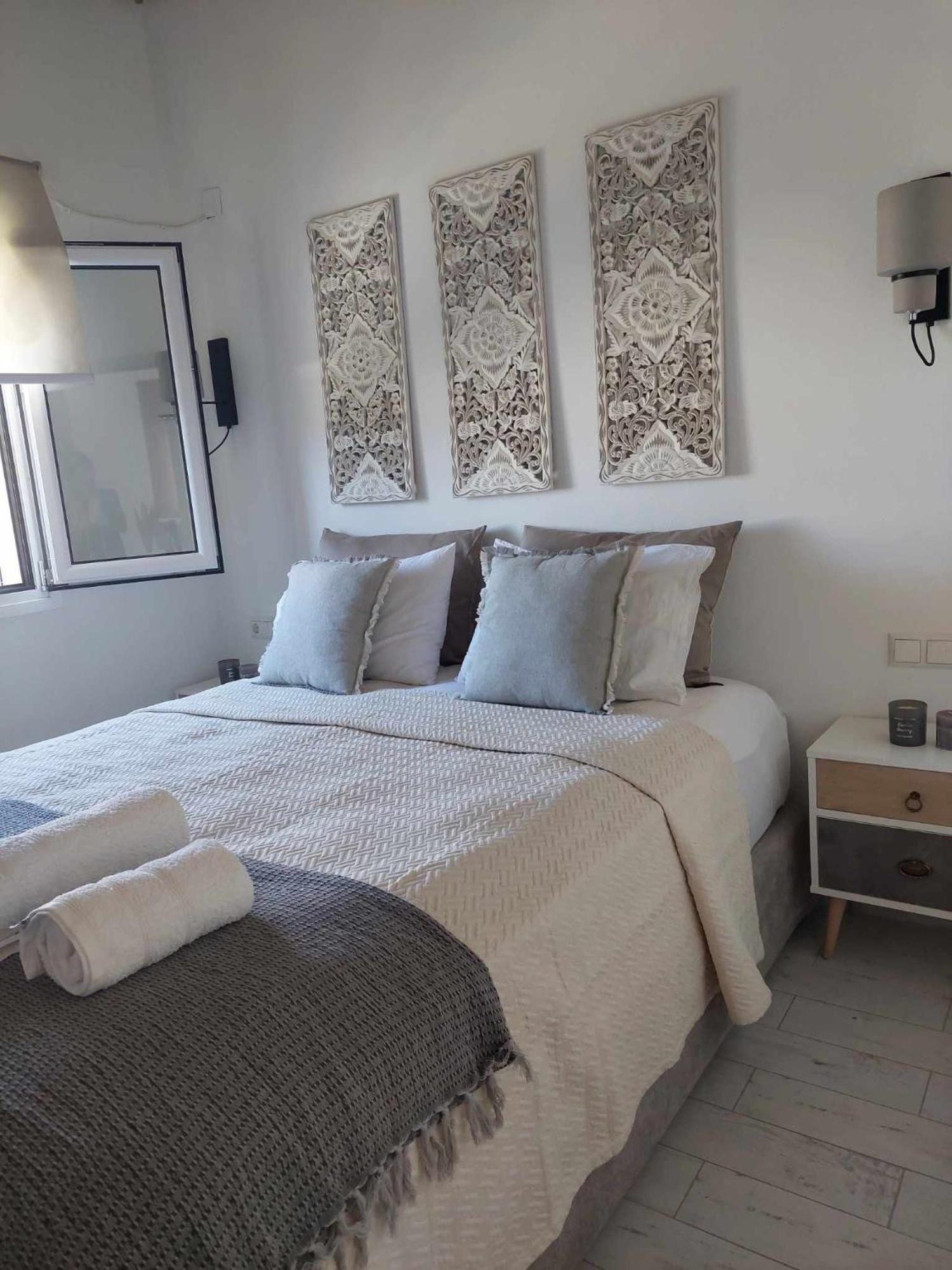 Maya Apartments, Modern And Convenient With Private Parking *