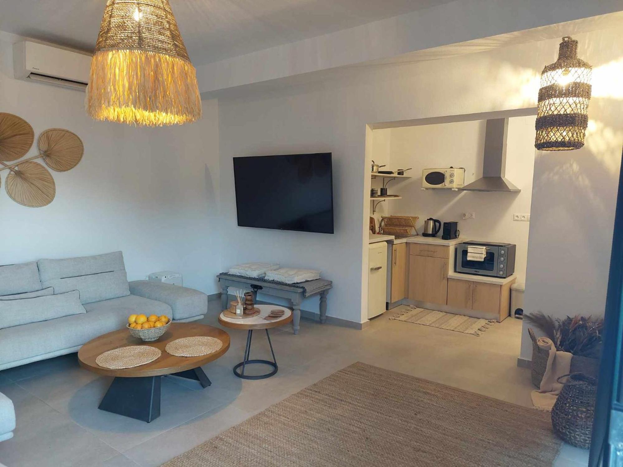 Maya Apartments, Modern And Convenient With Private Parking Skiathos Town