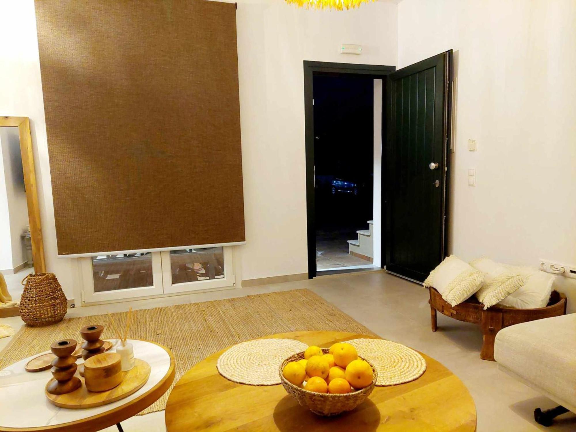 Maya Apartments, Modern And Convenient With Private Parking