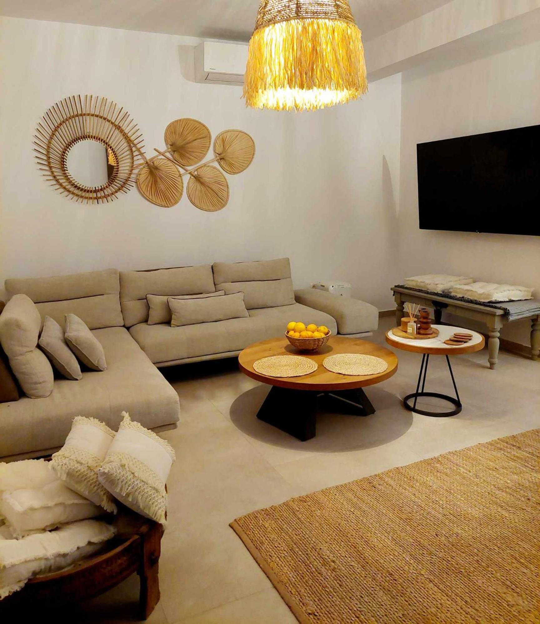 Maya Apartments, Modern And Convenient With Private Parking