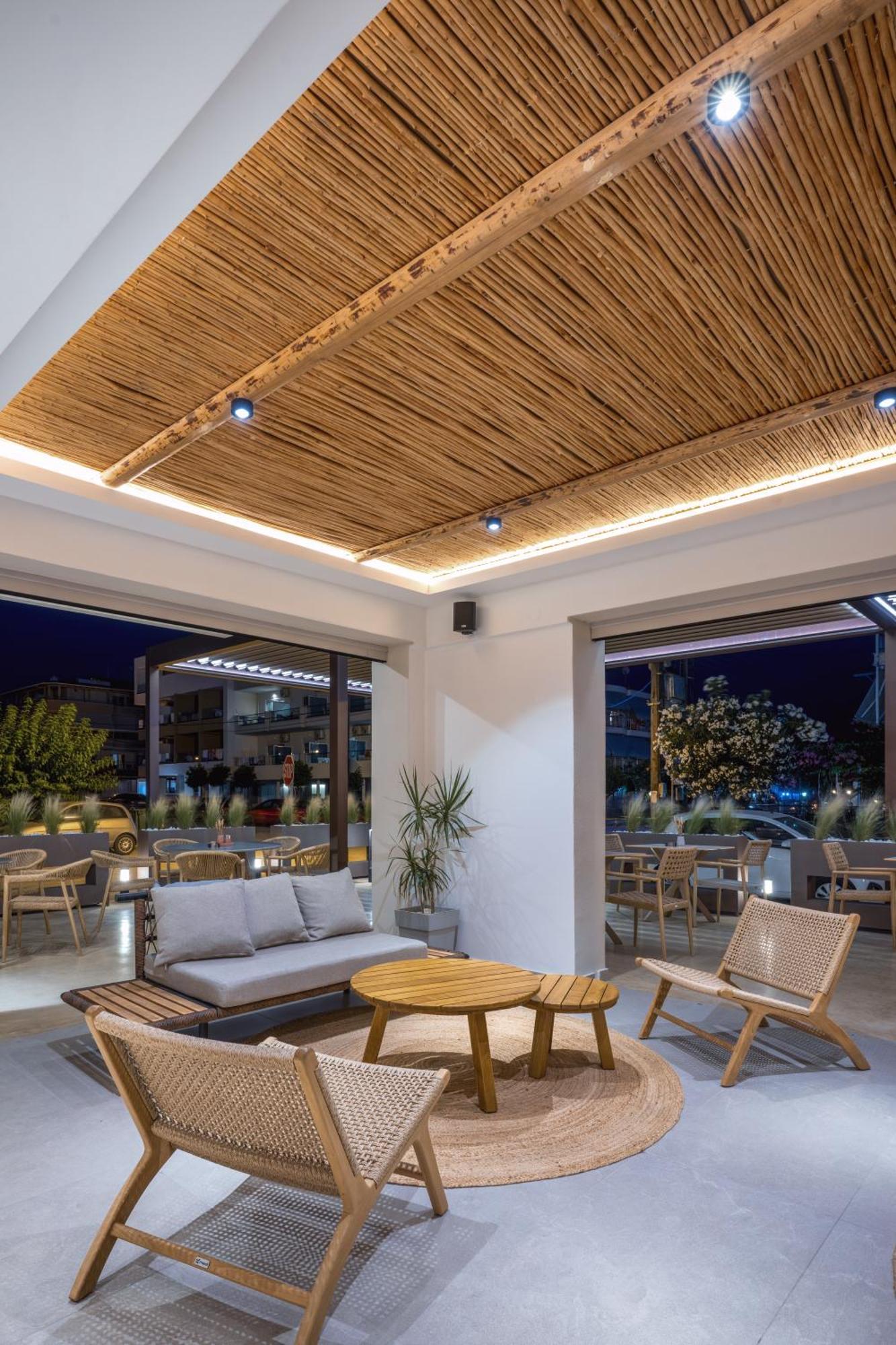 Aparthotel Pantheon Sea View Neoi Poroi