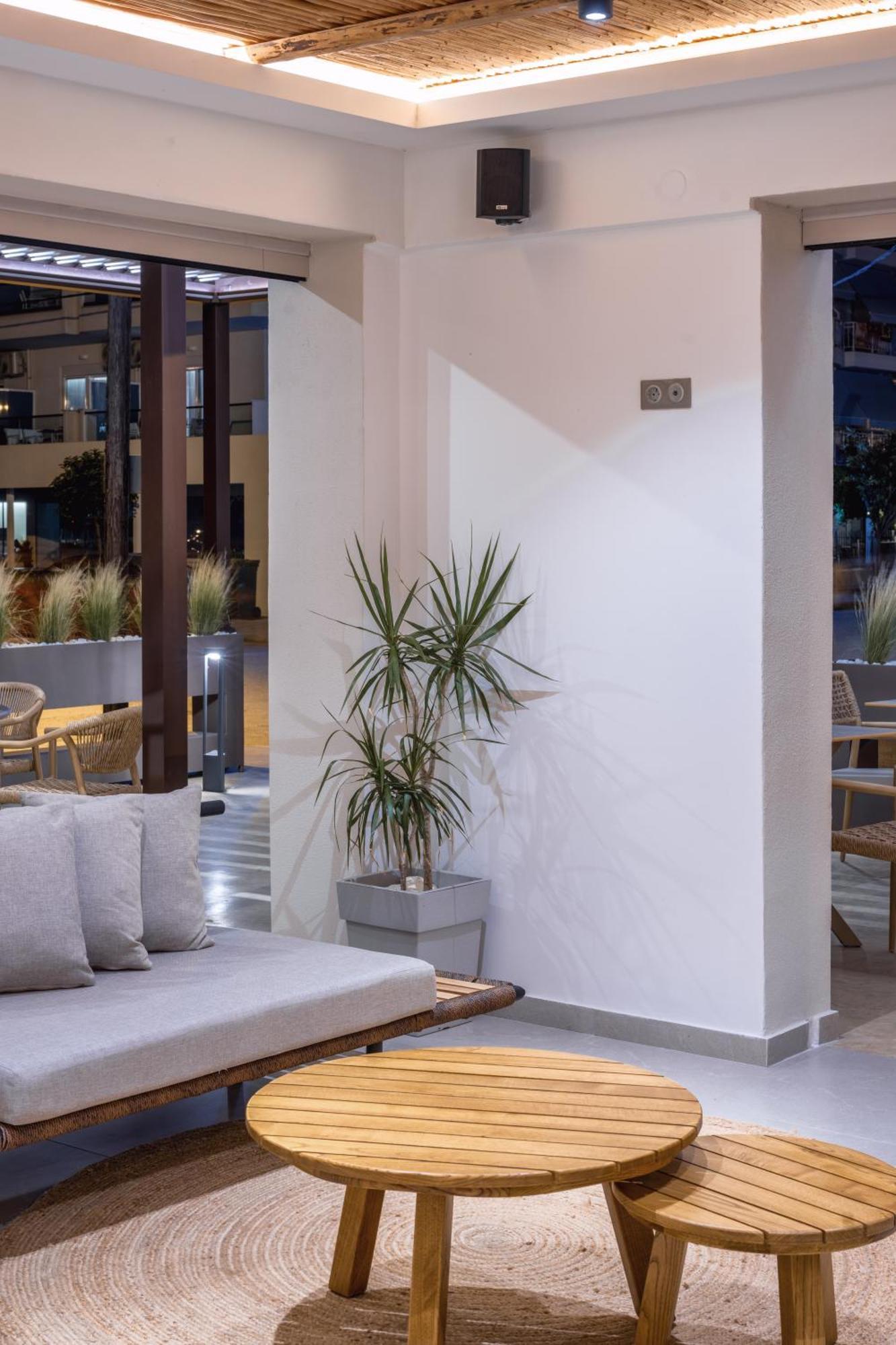 Pantheon Sea View Aparthotel *