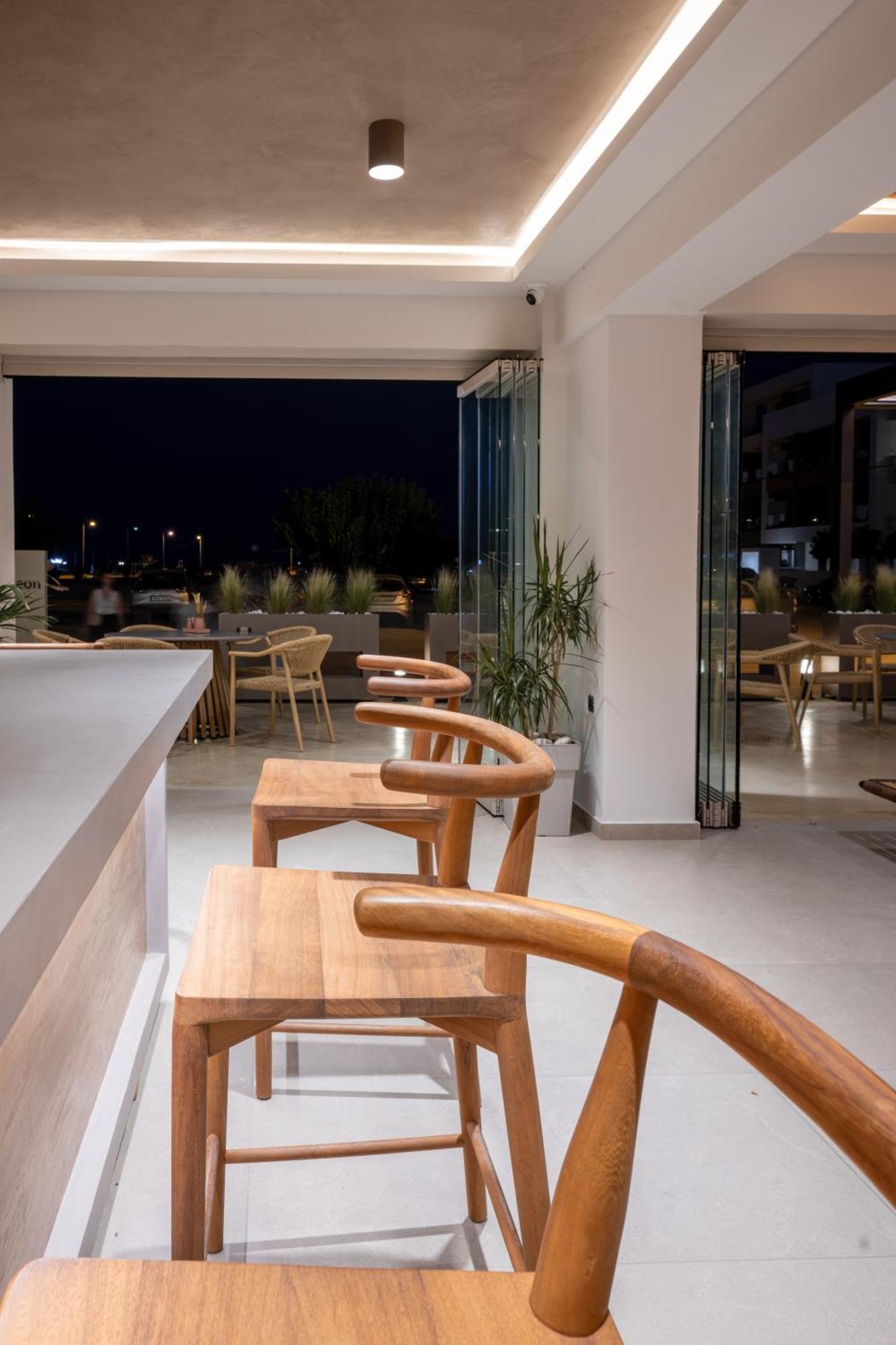 Pantheon Sea View Aparthotel Neoi Poroi
