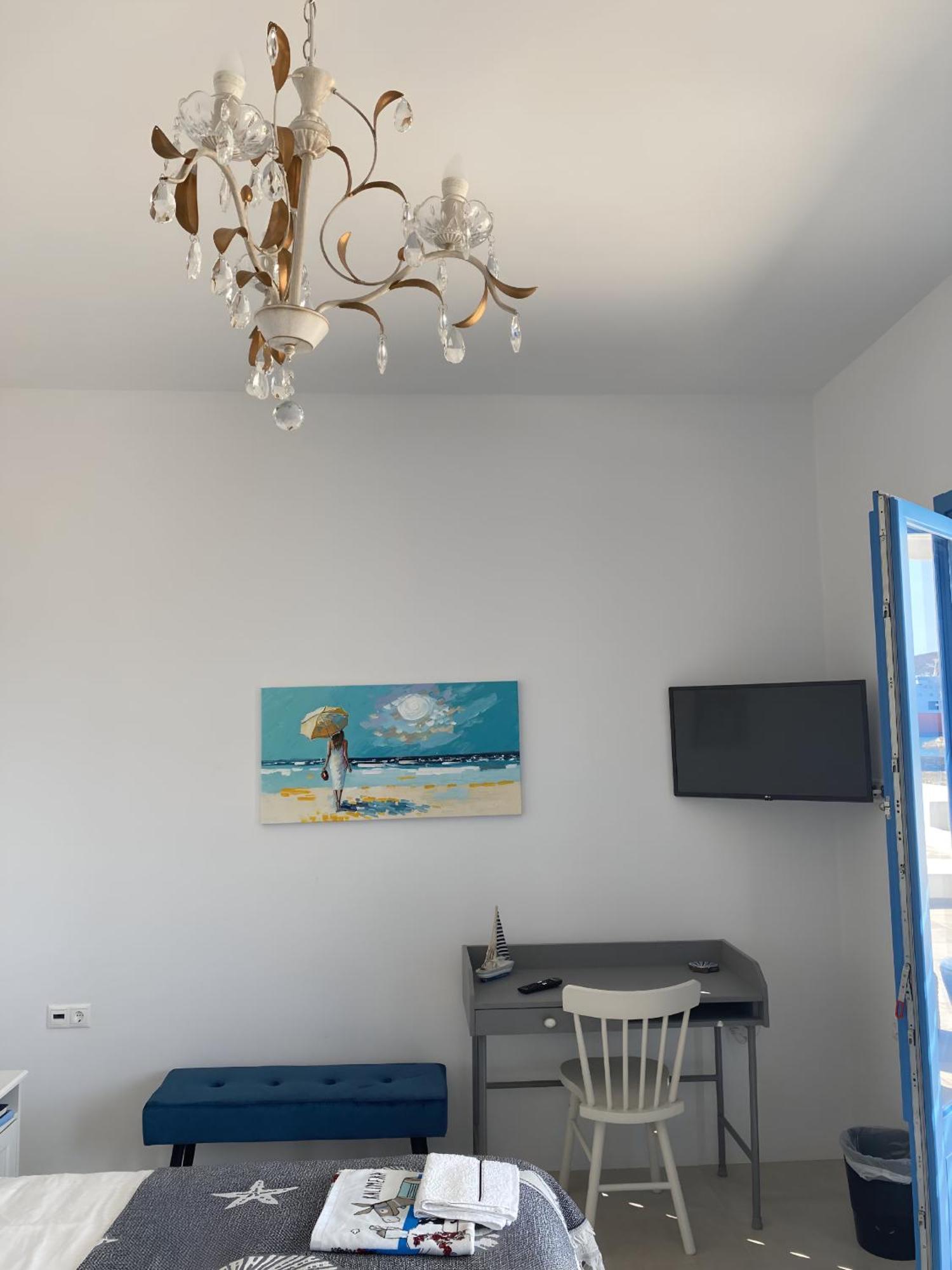 Luxury On The Chora (Ios)