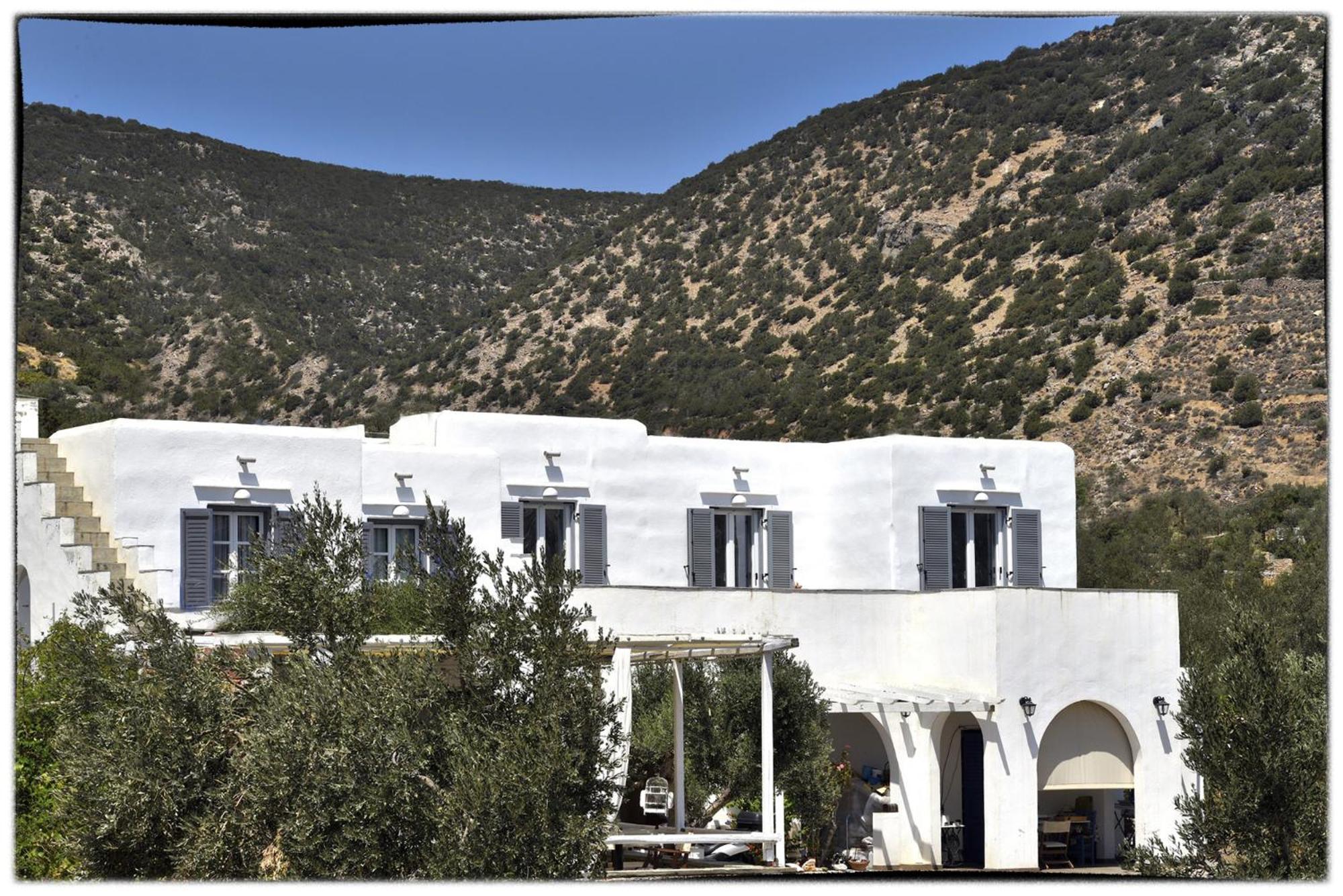 Theasis Sifnos *