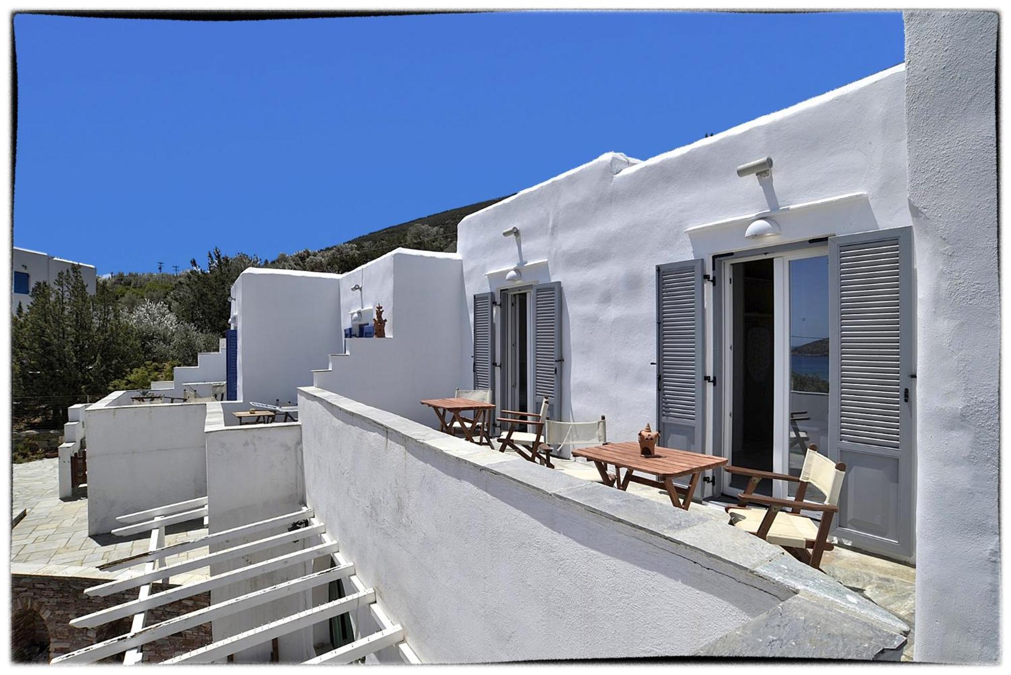 Theasis Sifnos * Platis Gialos (Sifnos)