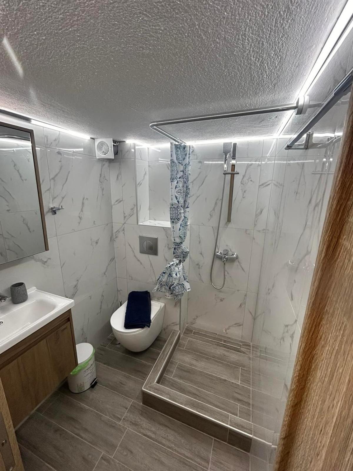 Epsilon Apartment *