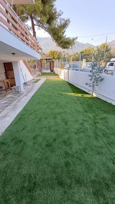 House With A Pool, 2' From The