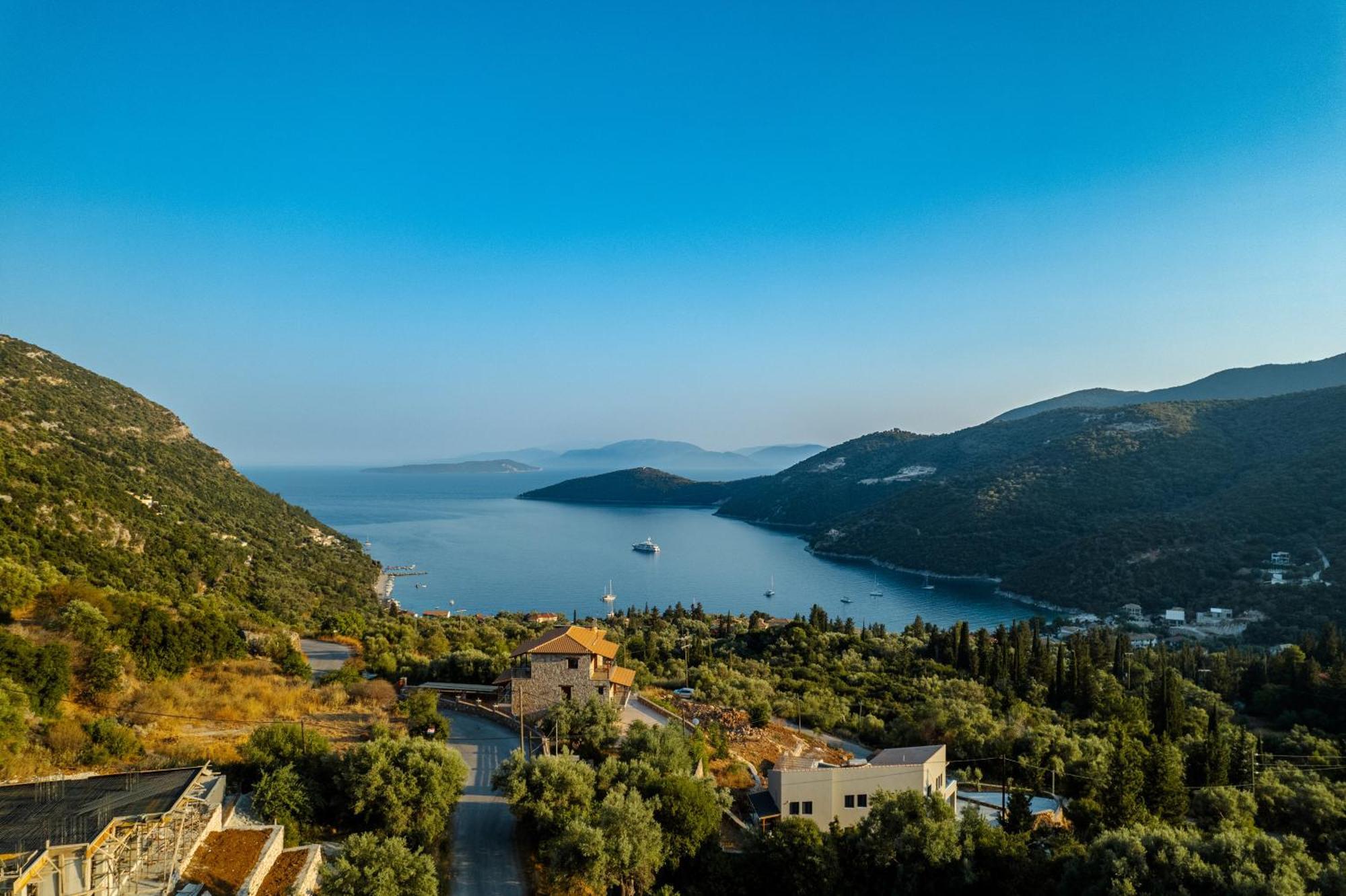 Irini's * Mikros Gialos
