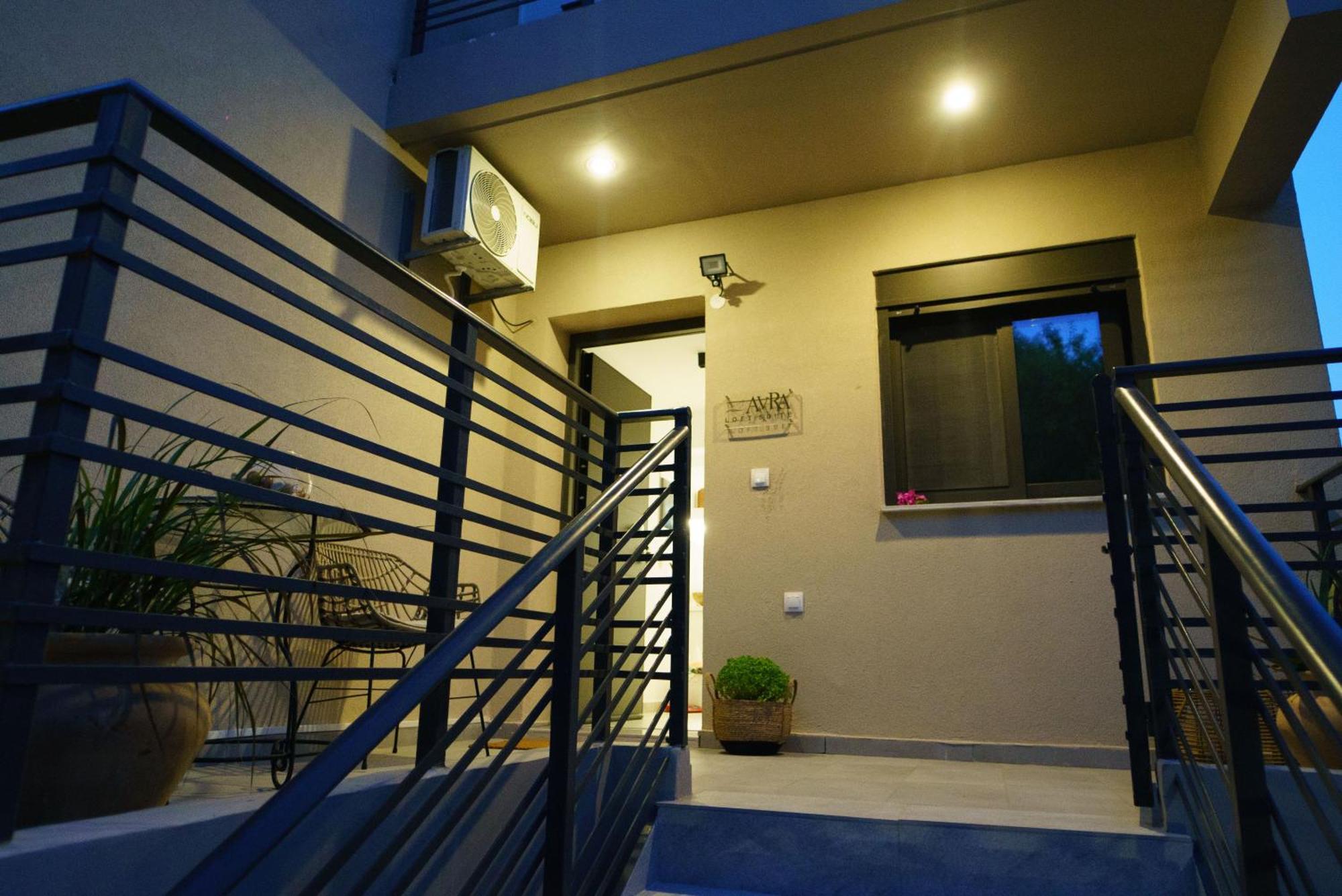 Avra Loft Apartment Nikiana