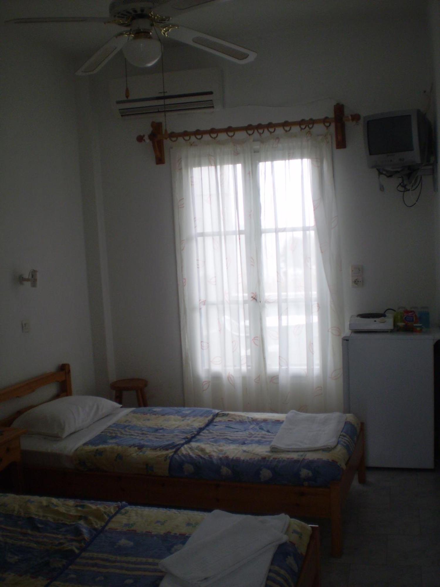 Apartment Studios Parian Blu Logaras