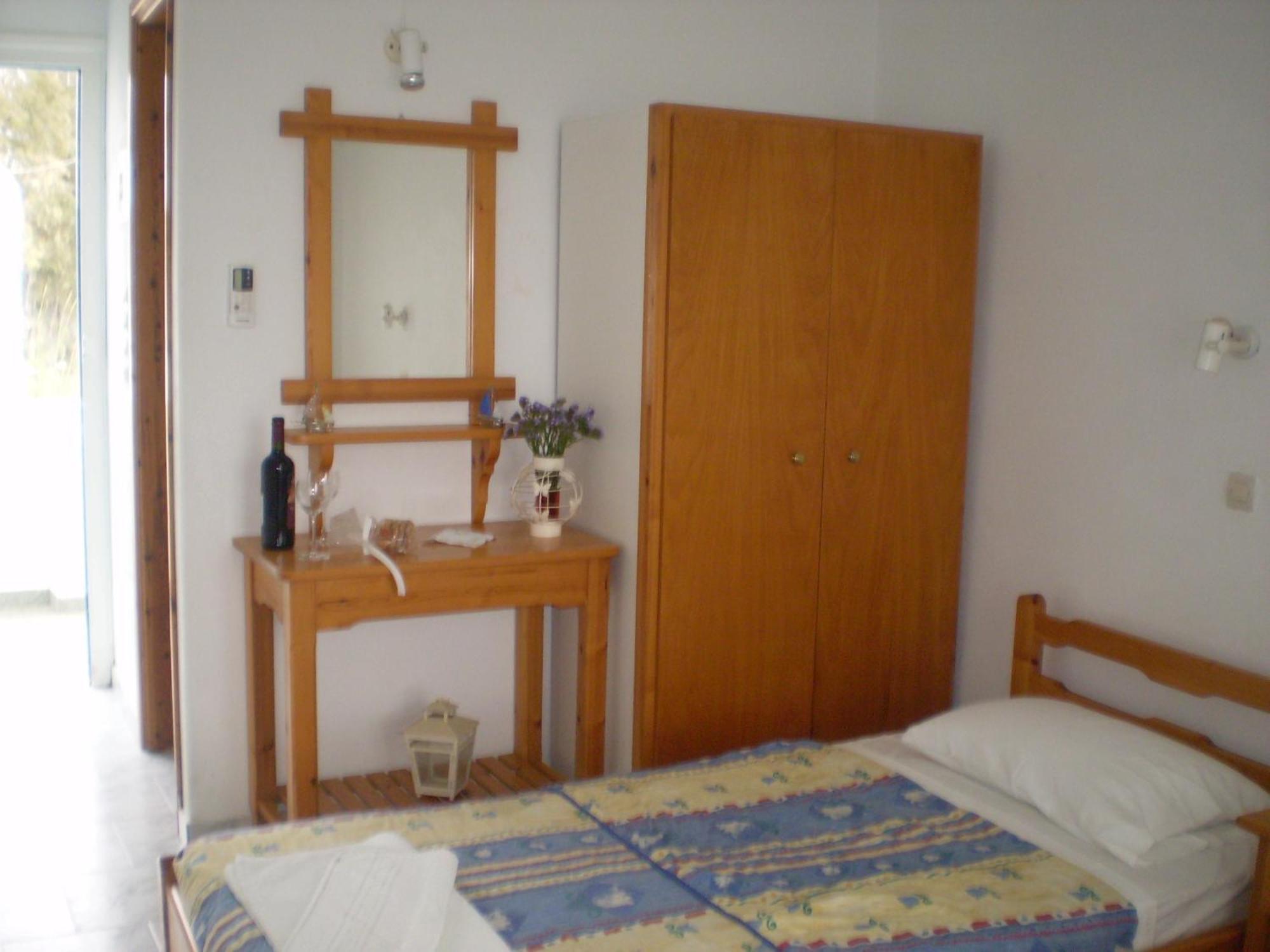 Studios Parian Blu * Logaras