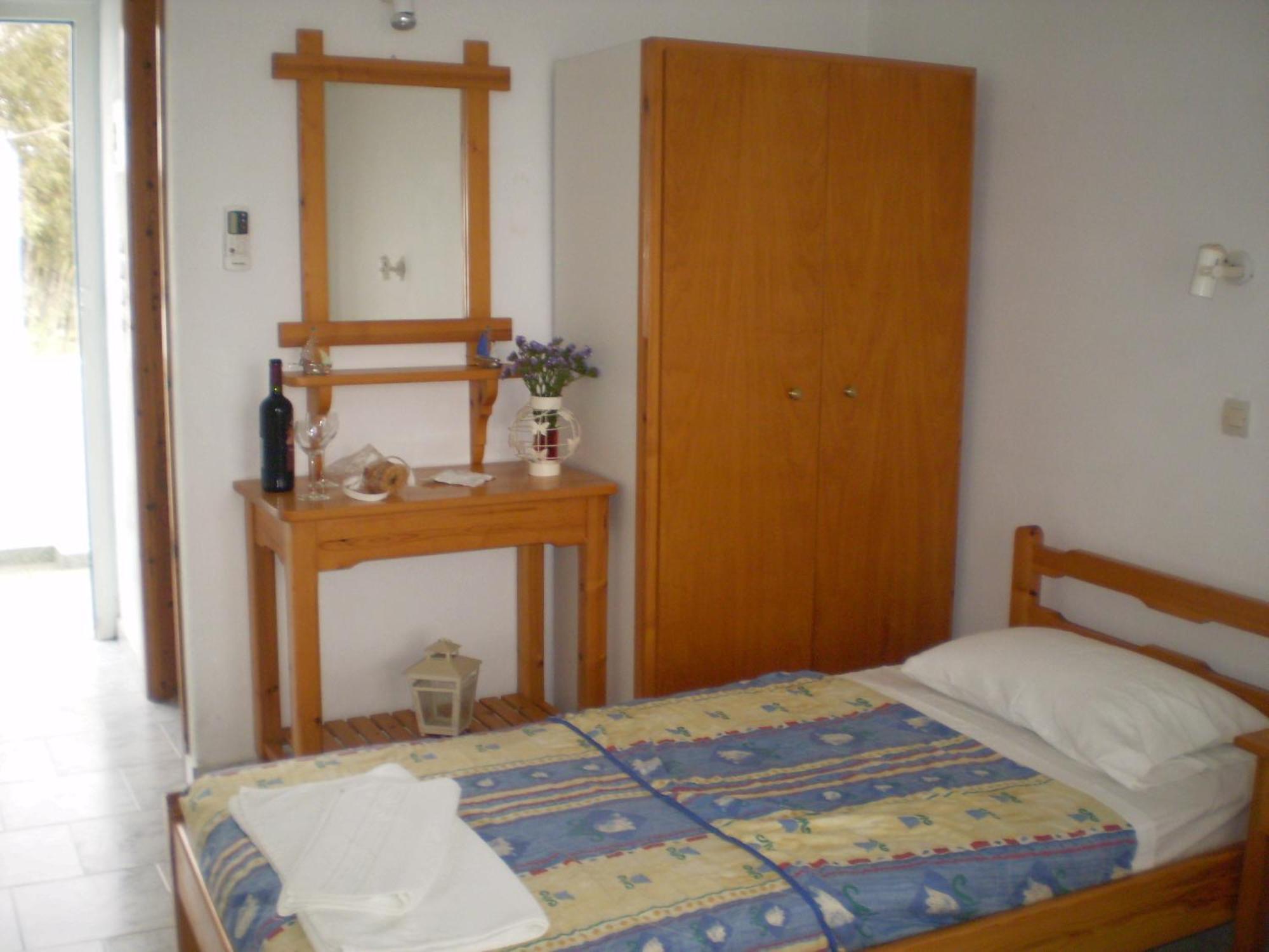 Apartment Studios Parian Blu Logaras