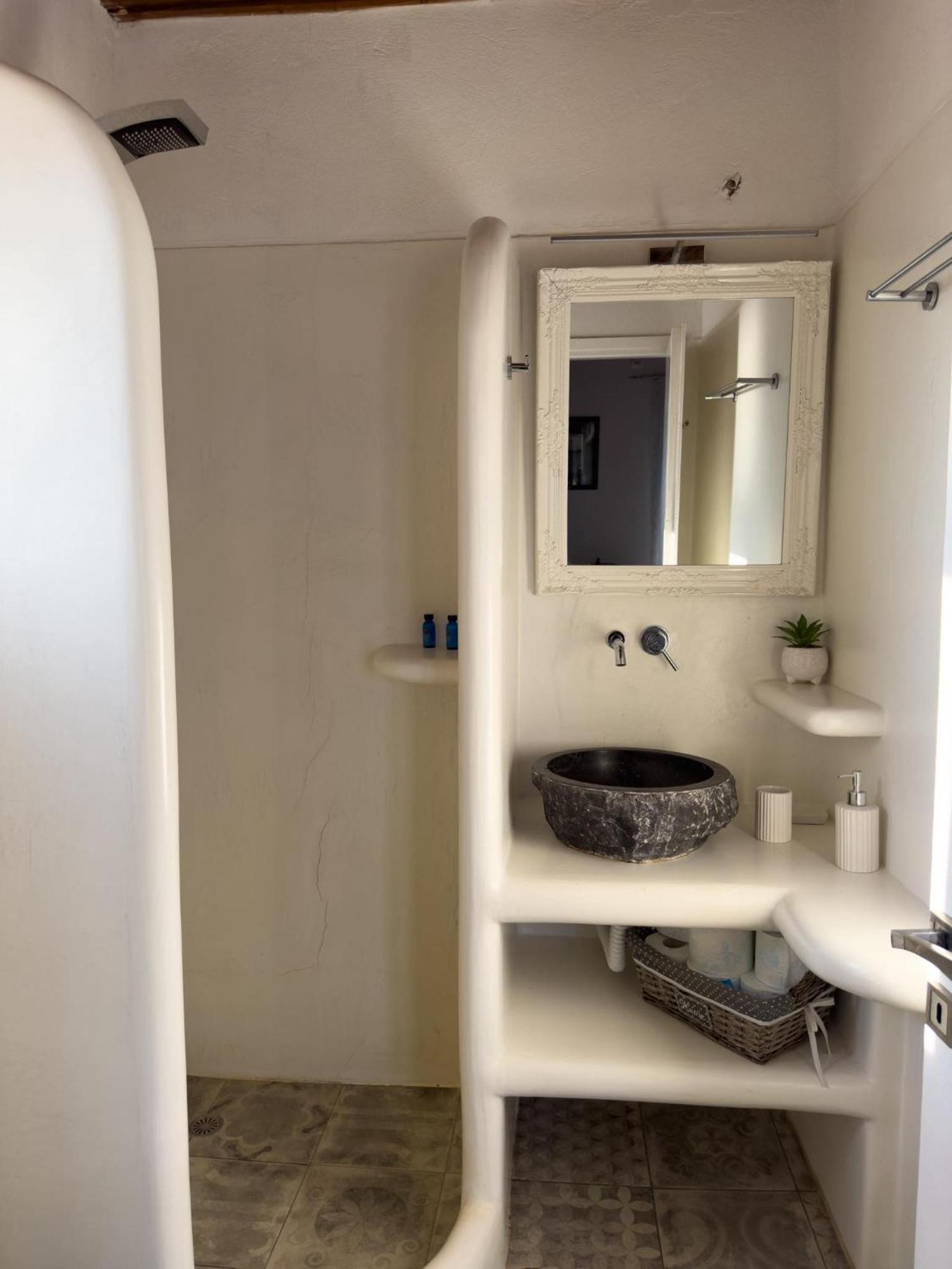 Betty Apartment Plaka (Milos)