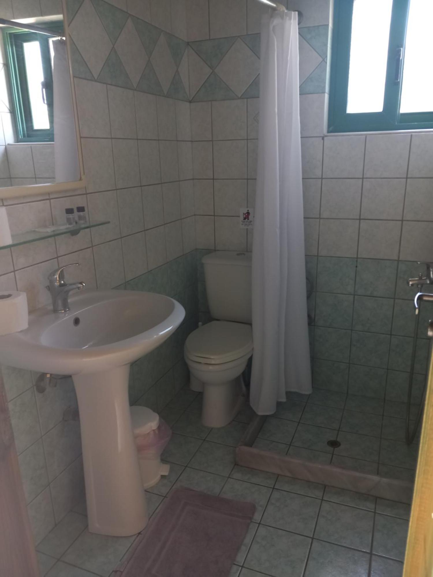 Lenia Aparthotel 2*