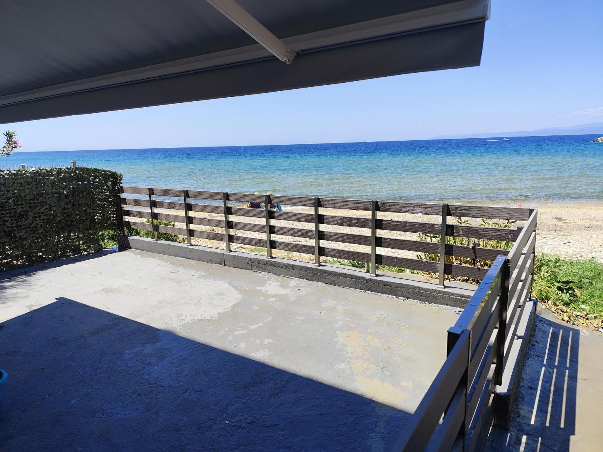 Beachfront Thassos Apartment Skala Kallirakhis
