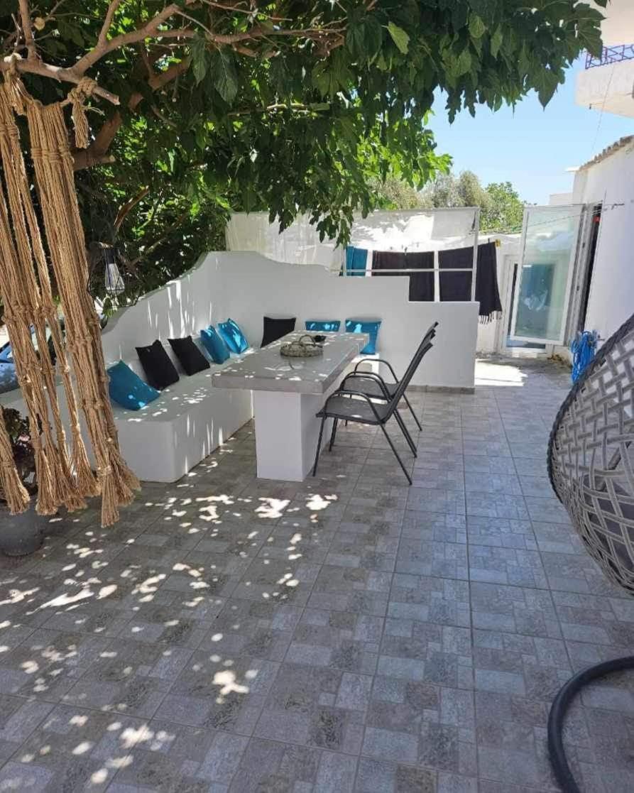 Eris Adamantas (Milos)