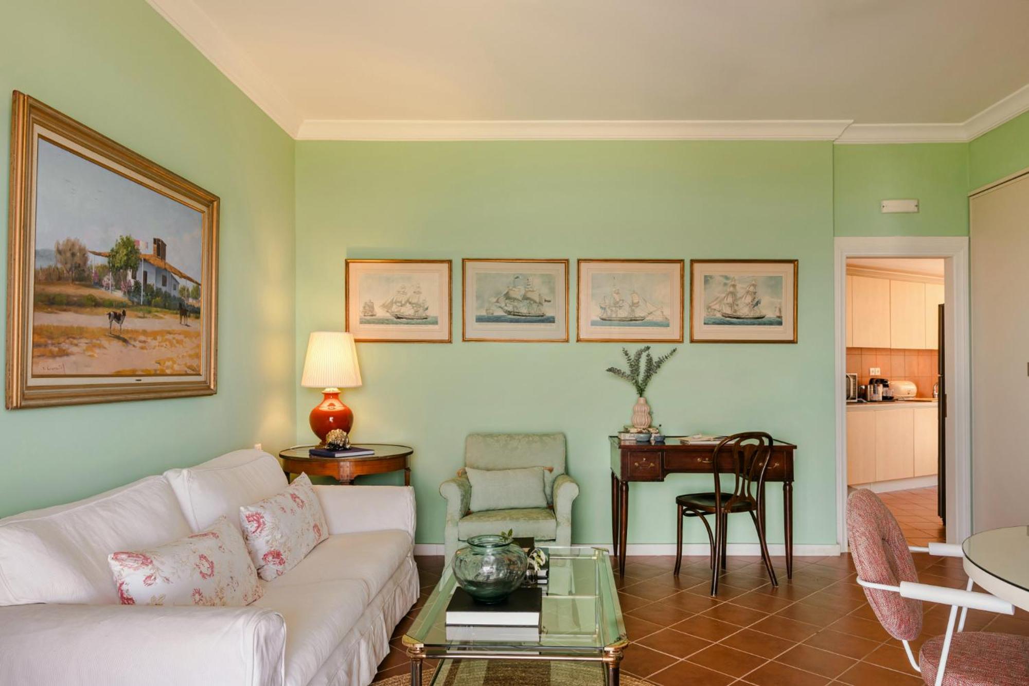 Rhoe Villa *