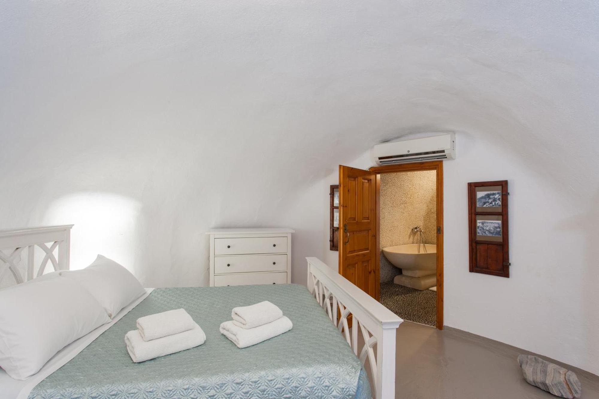 Cavern House Anthea Villa *