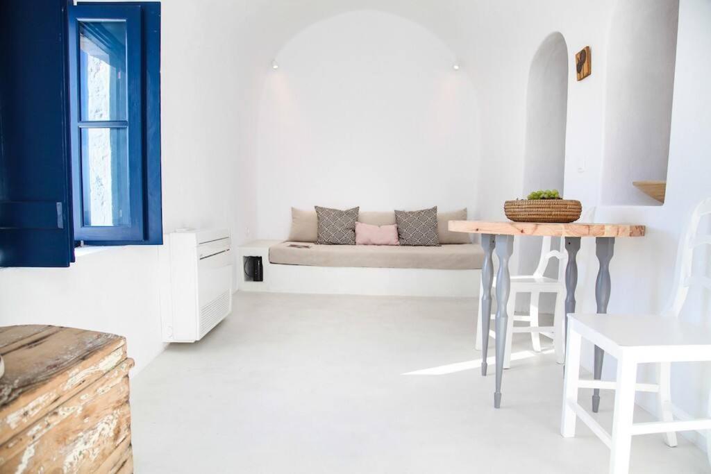 White Cellar Cave By Cycladica Villa Oia (Santorini)