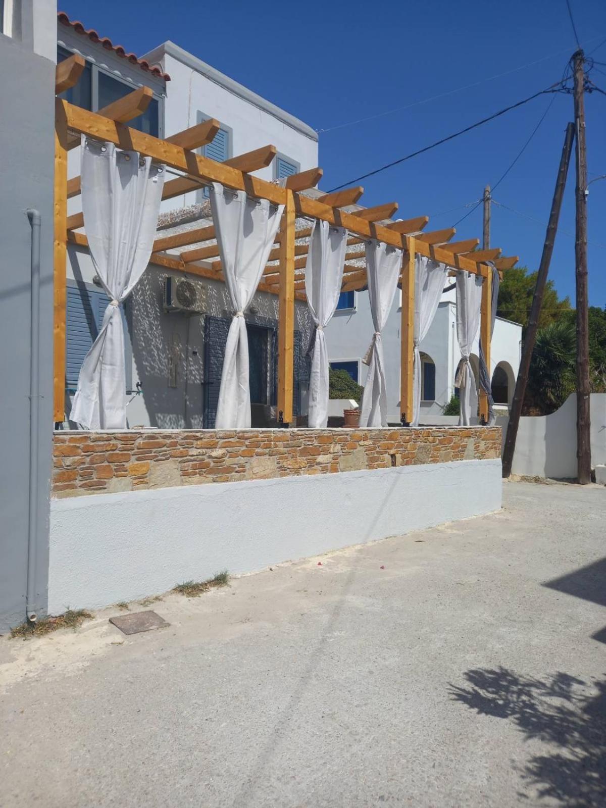 κυκλαδίτικη στην παραλία αντώνηδες, κύθνου Kythnos