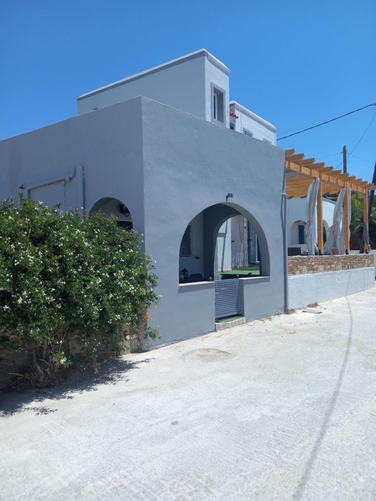 κυκλαδίτικη στην παραλία αντώνηδες, κύθνου Holiday home