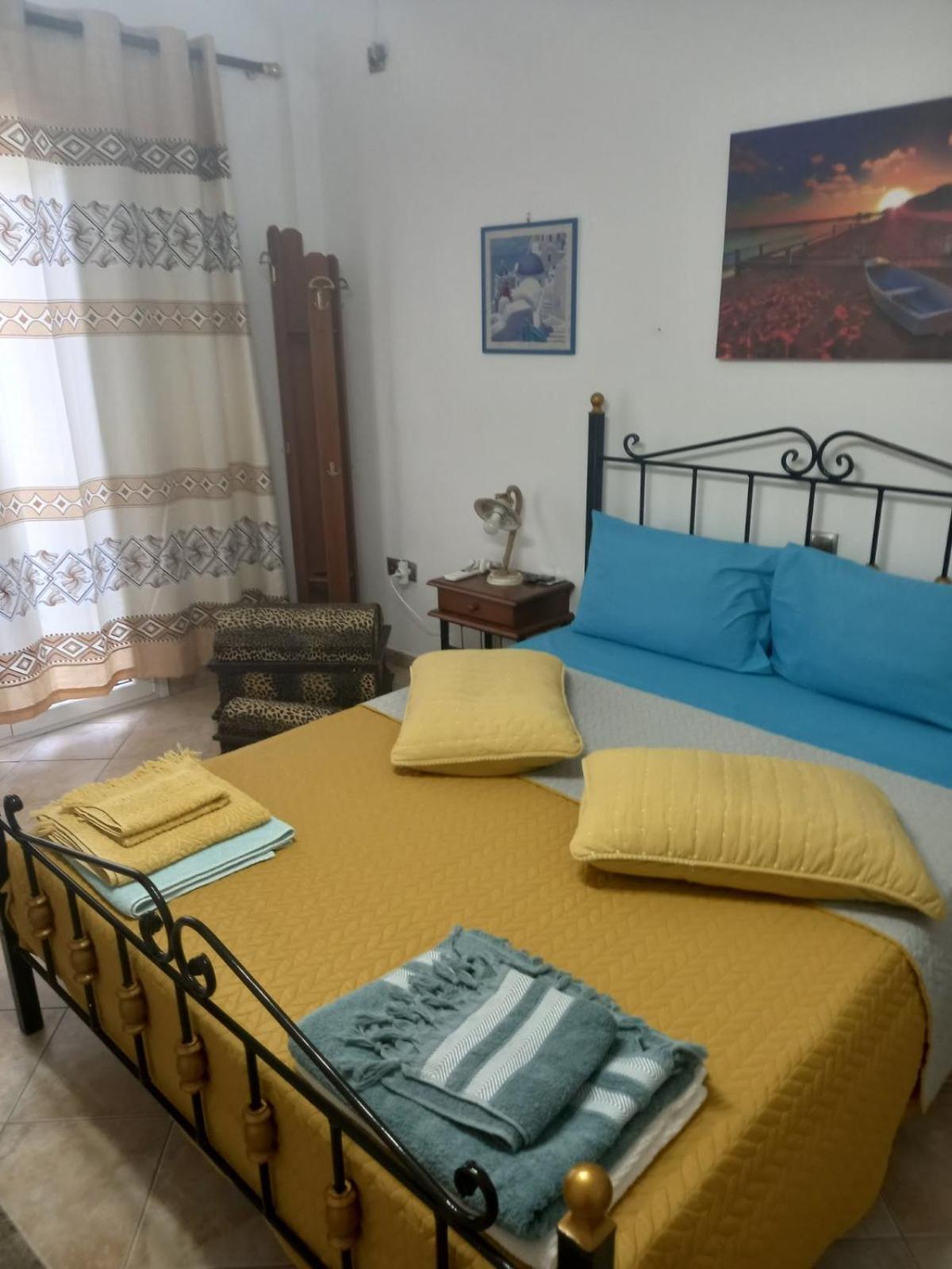 κυκλαδίτικη στην παραλία αντώνηδες, κύθνου Kythnos