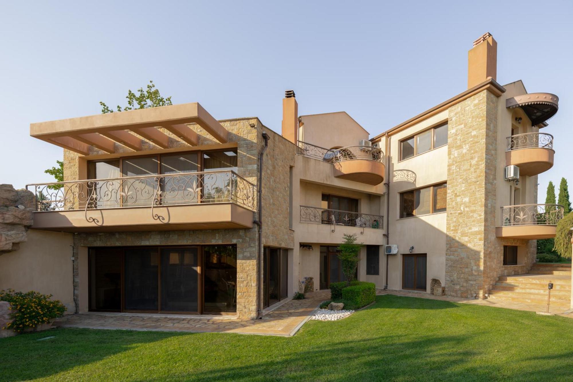 Onar Villa *