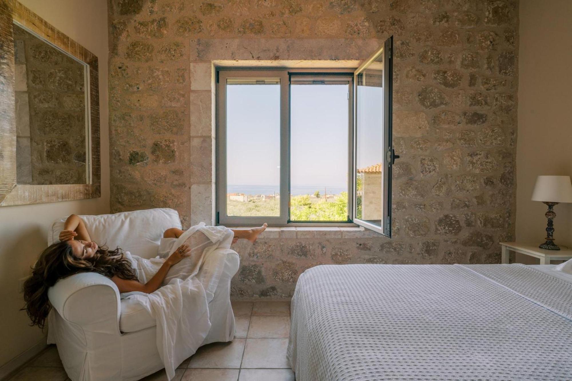 Villa - Olive Riglia