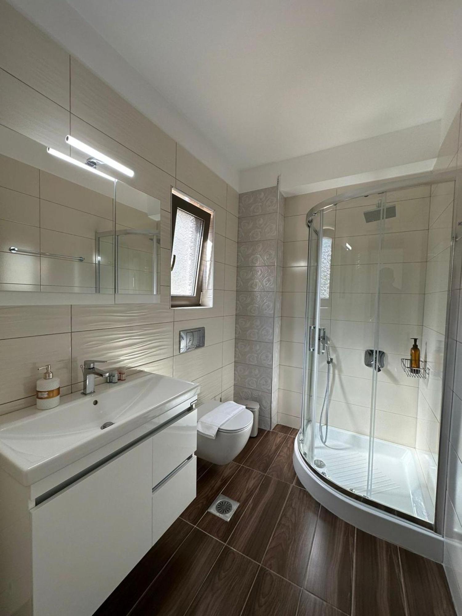 Elpida Luxury Apartment *