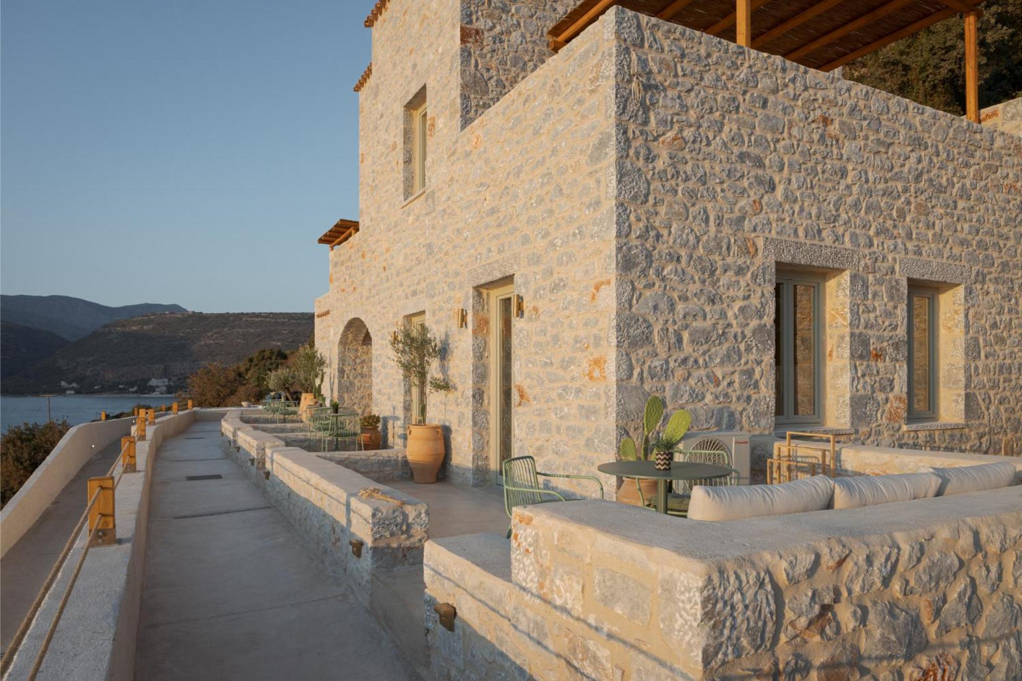 Yerma Apartment Limeni