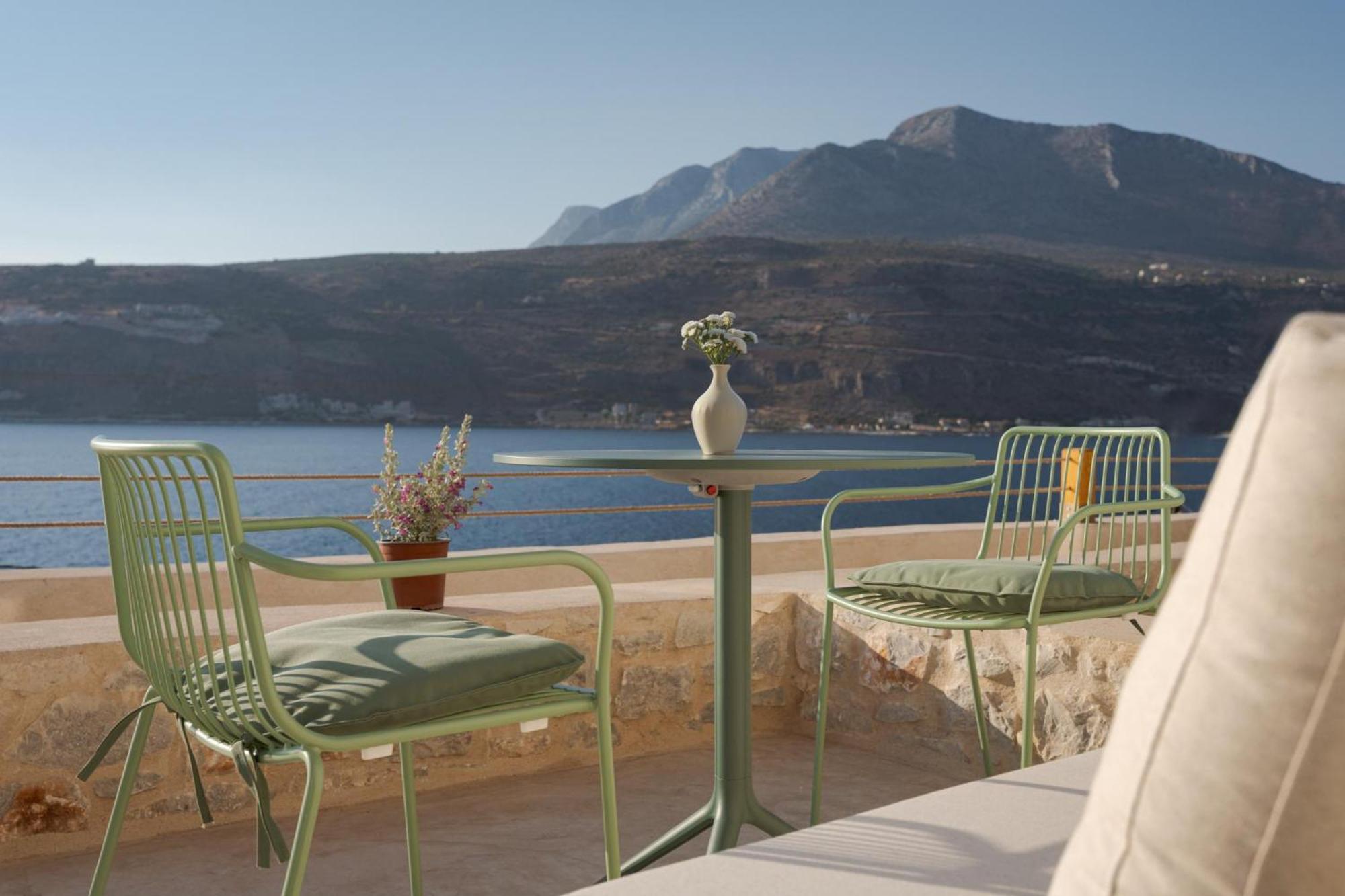 Yerma Apartment Limeni