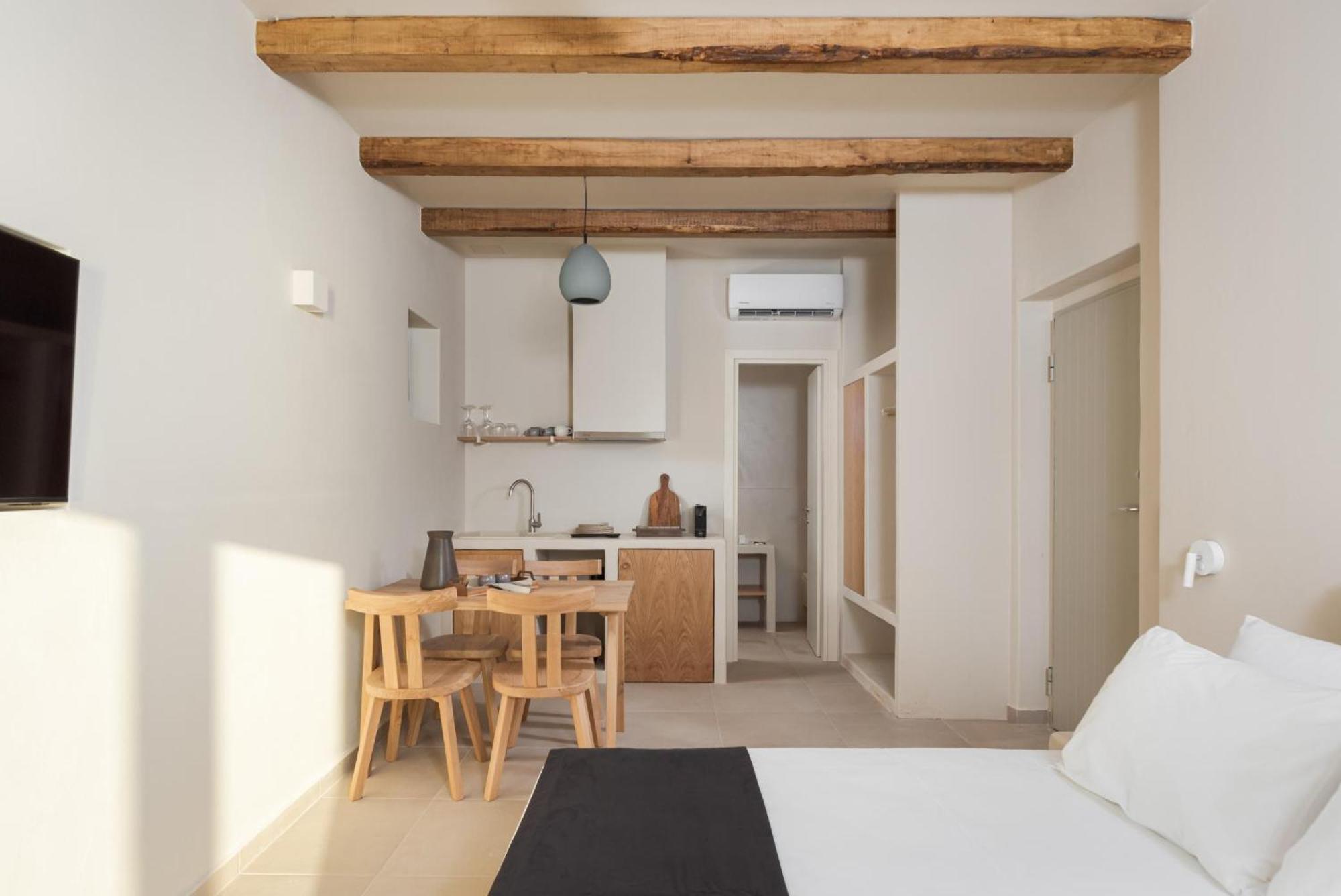 Yerma Apartment Limeni
