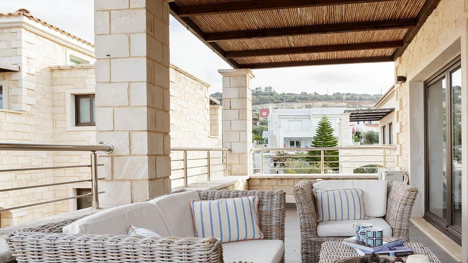 Contemporary Maisonette With Sea View Roof Terrace * Hersonissos (Crete)