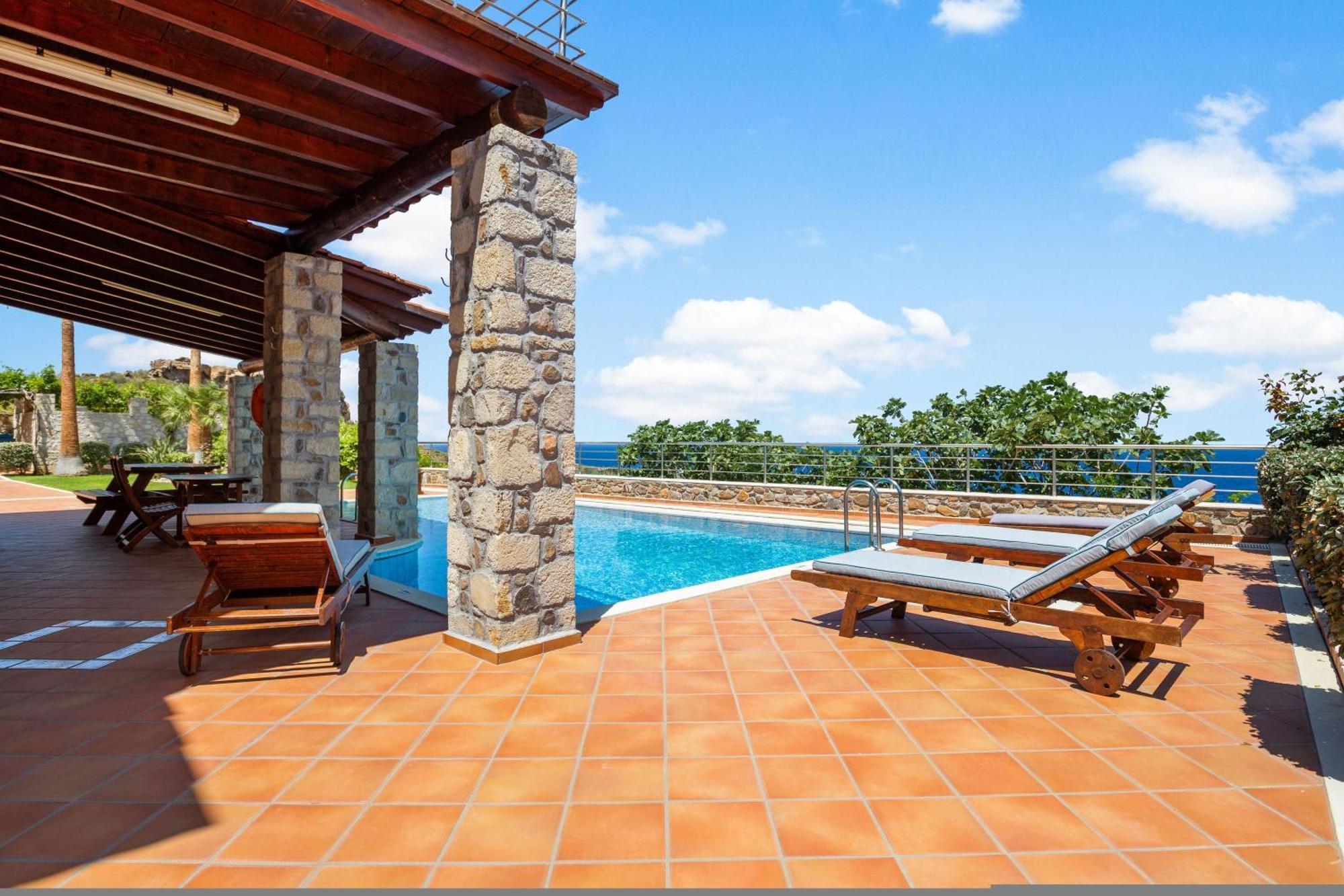 Kambos Horizon & Paradise Villa *