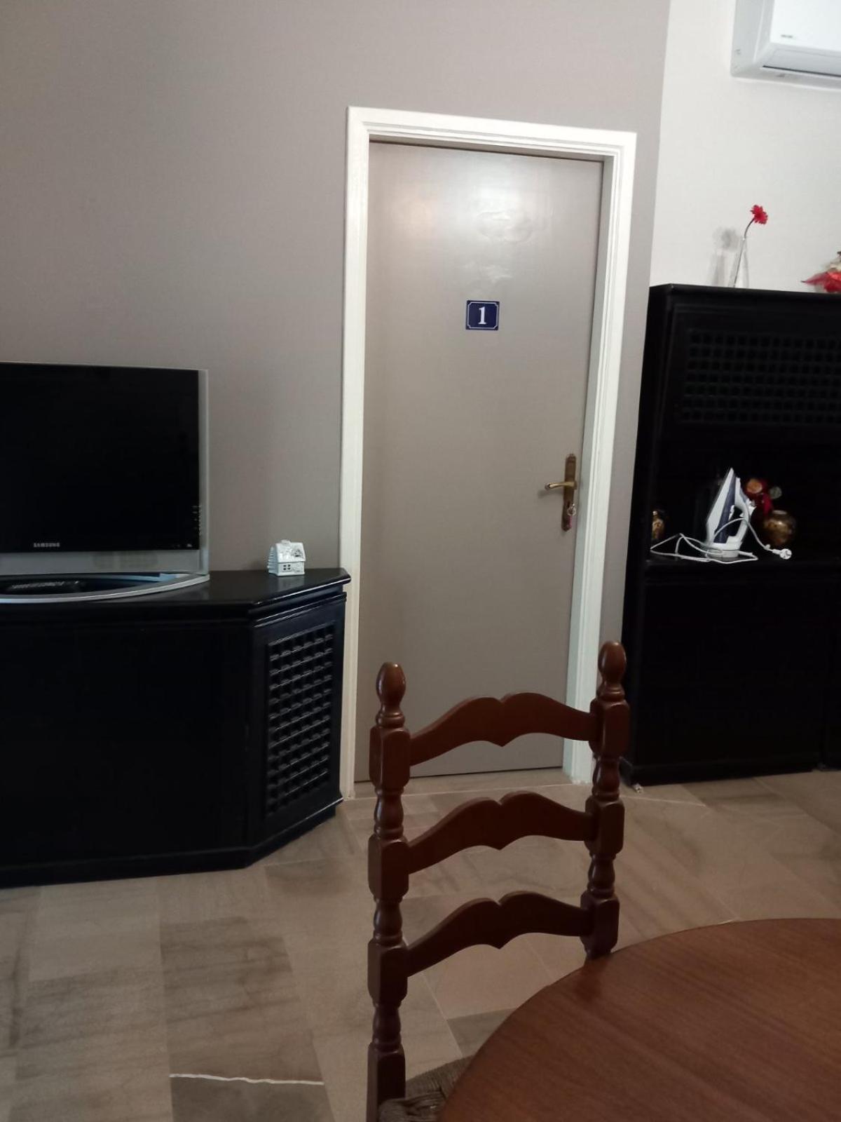 Flat With Private Apartment *