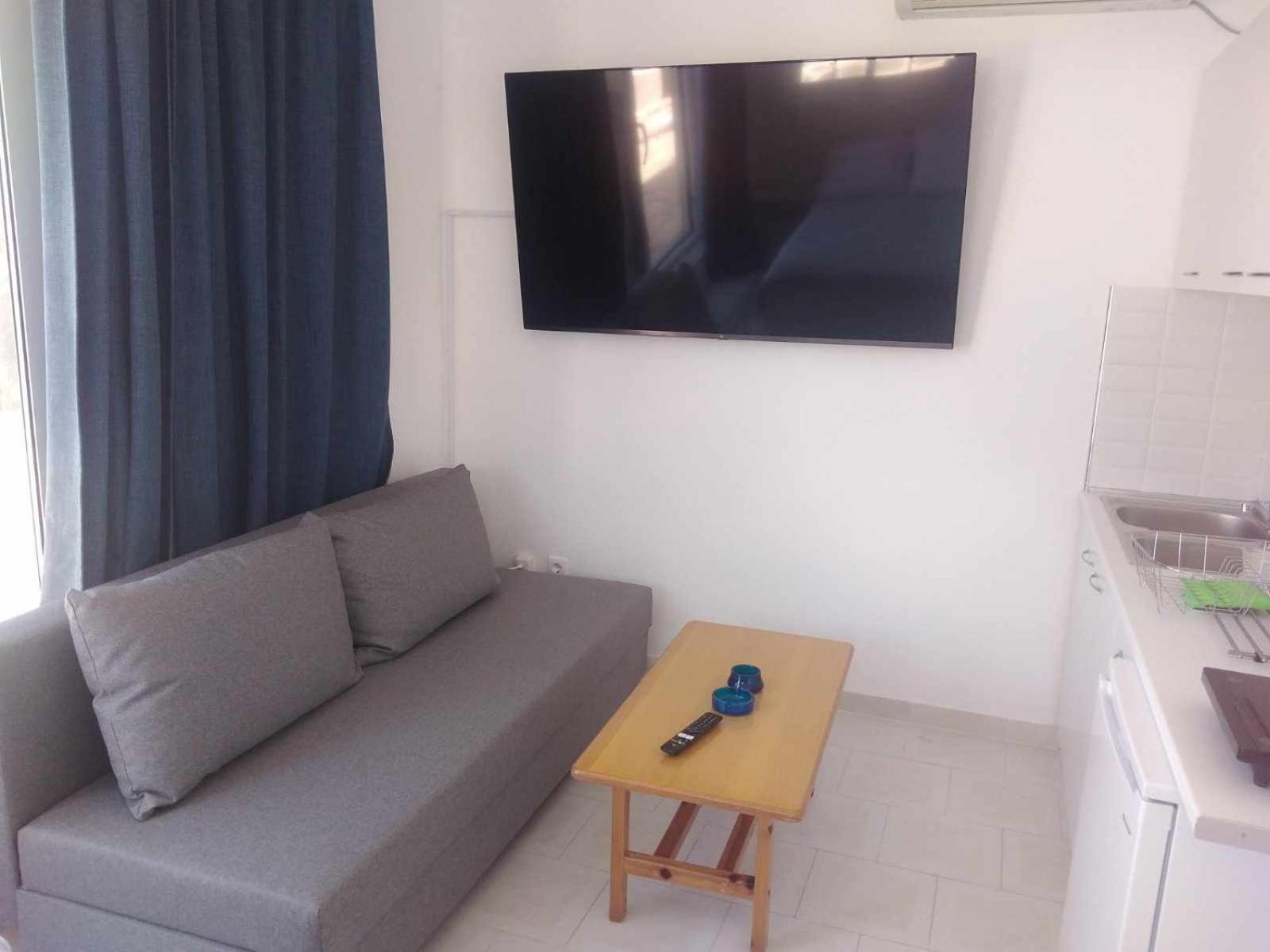 Blue Dolphin Studios And Aparthotel