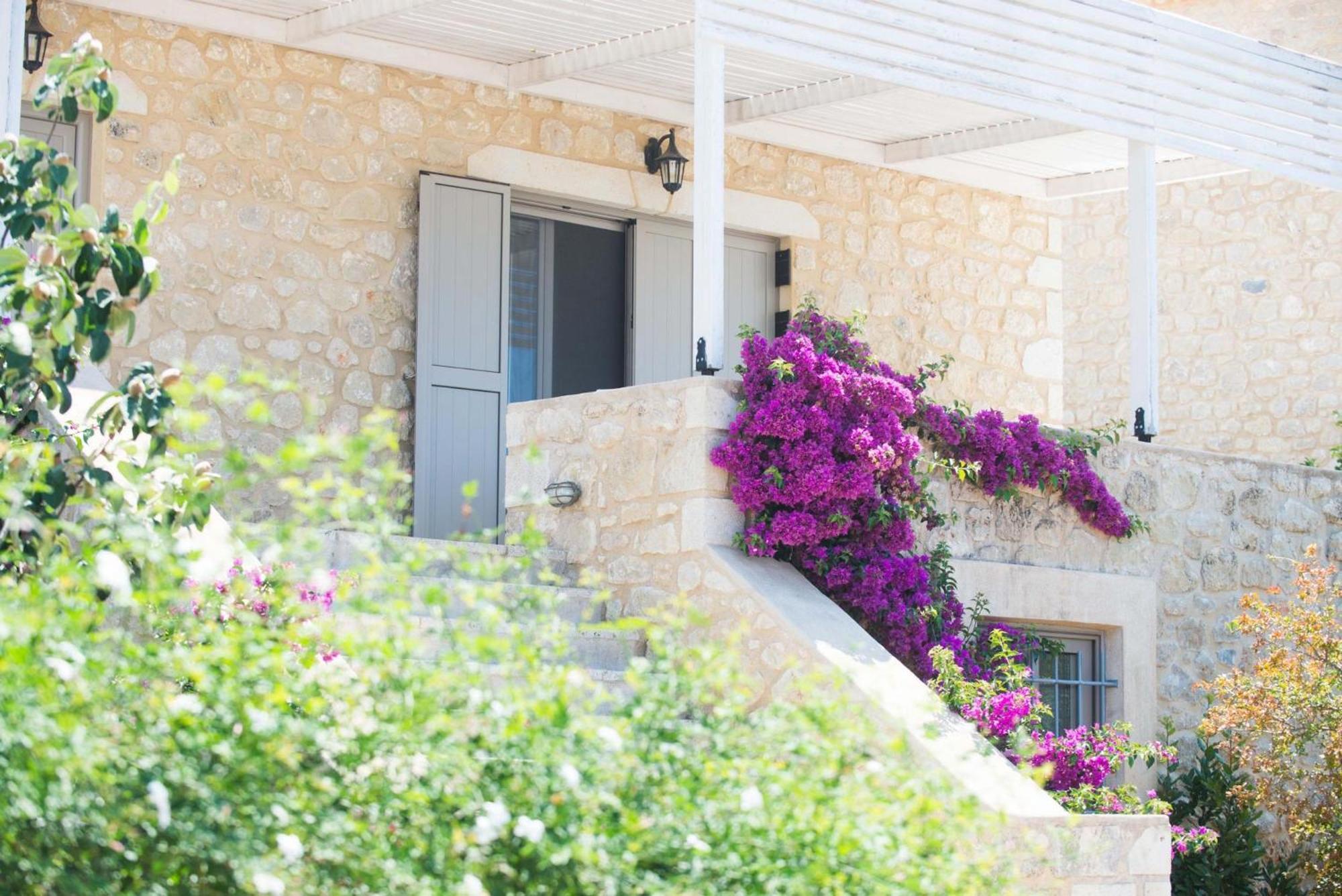 Poliana Estate