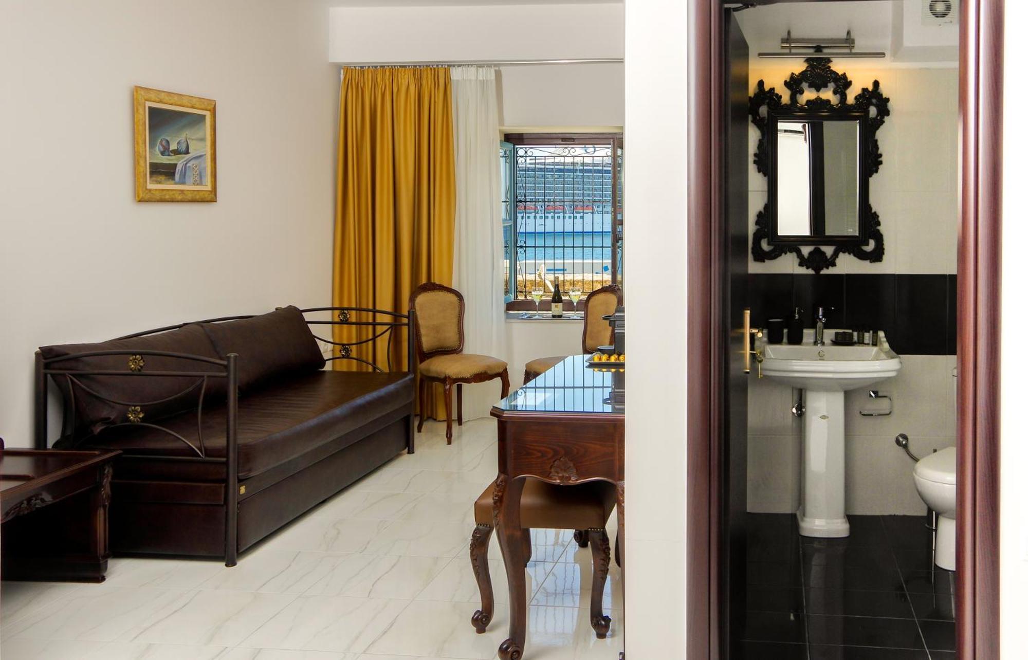 Apartment Megaron *