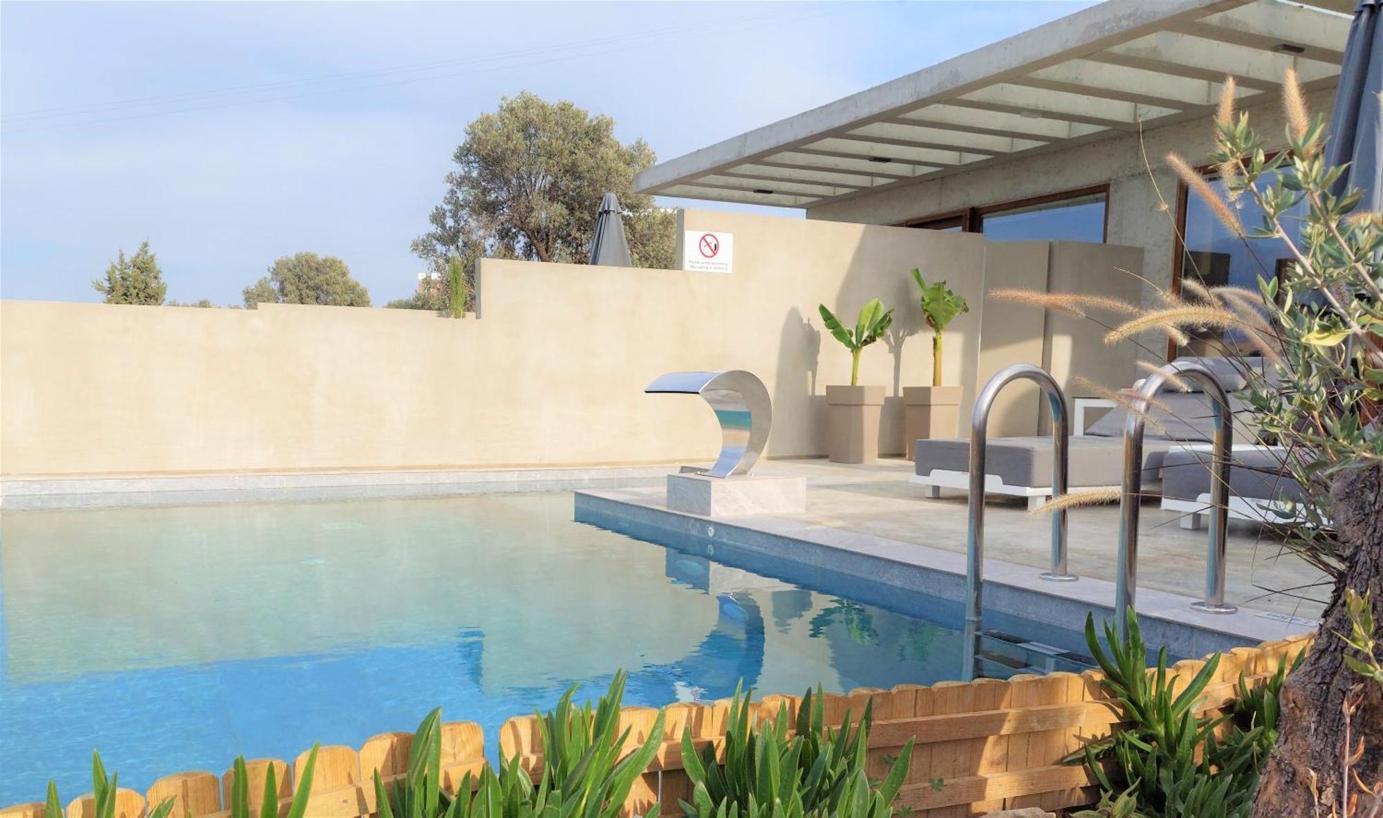 Marnos Luxury Villa *