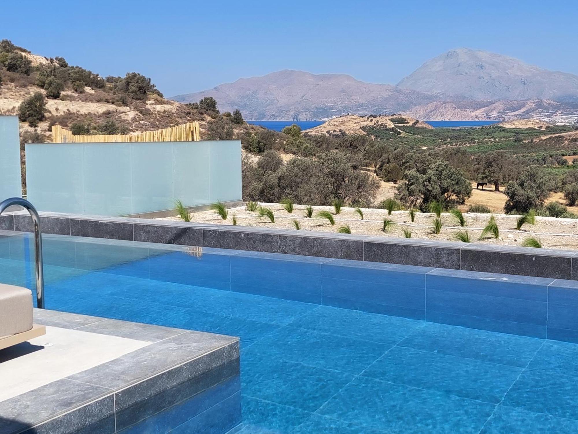 Marnos Luxury Villa *