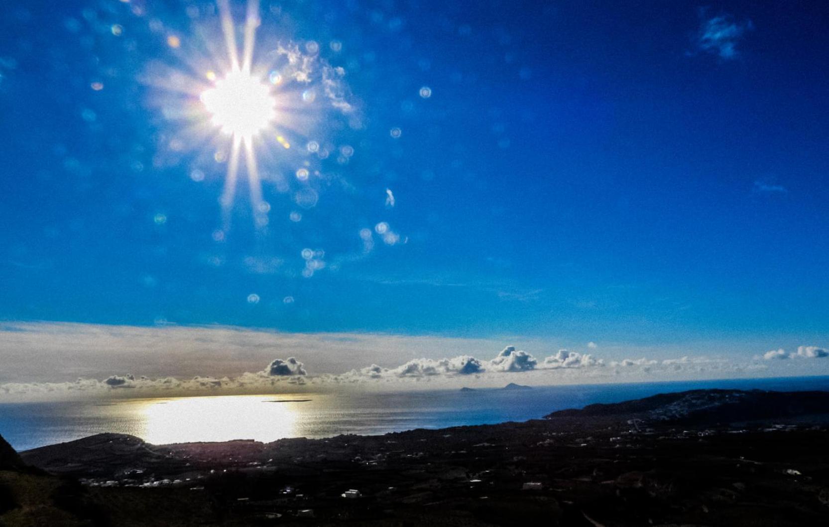 Ena Santorini *
