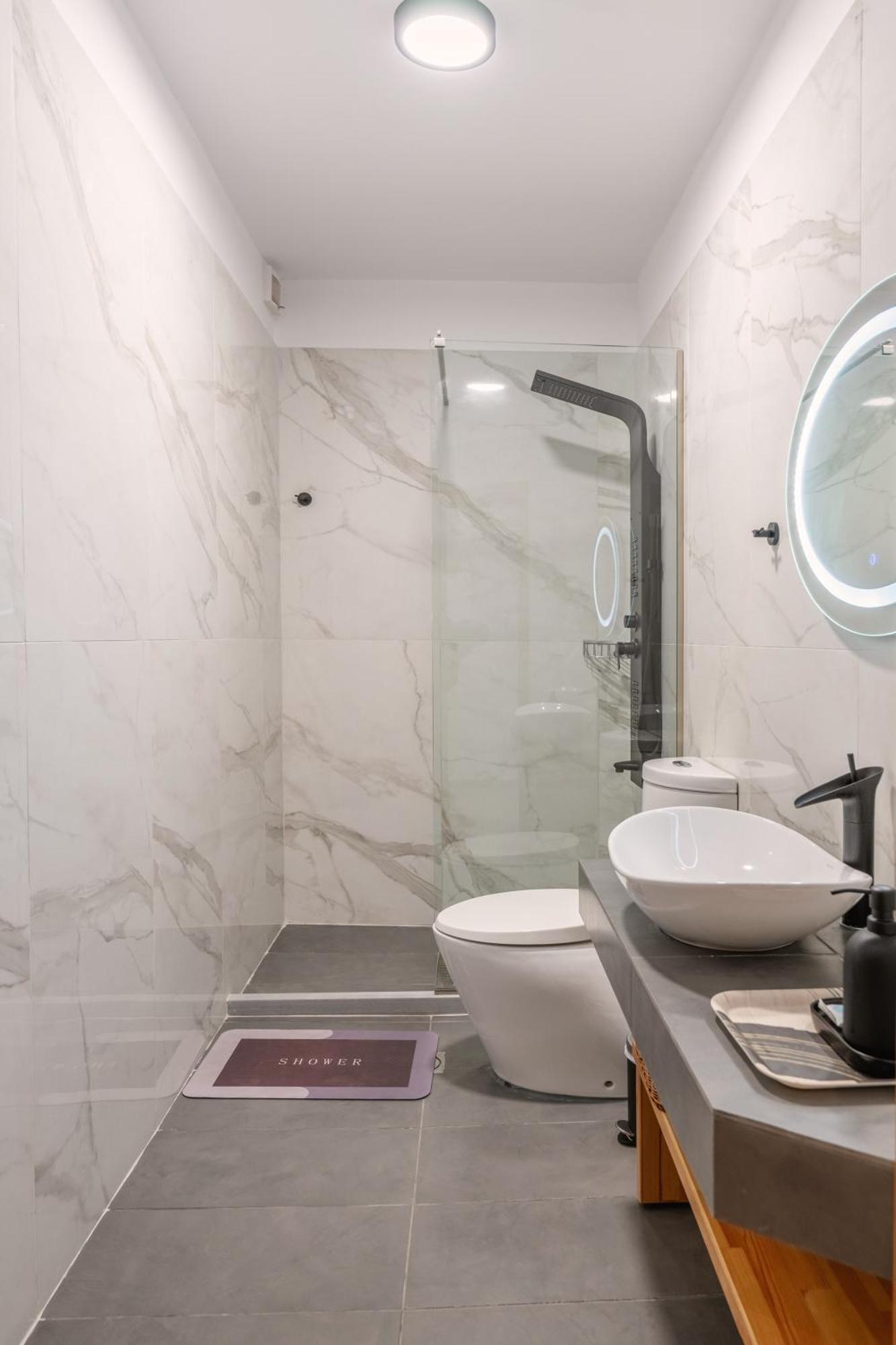 Ionis Seafront Apartment
