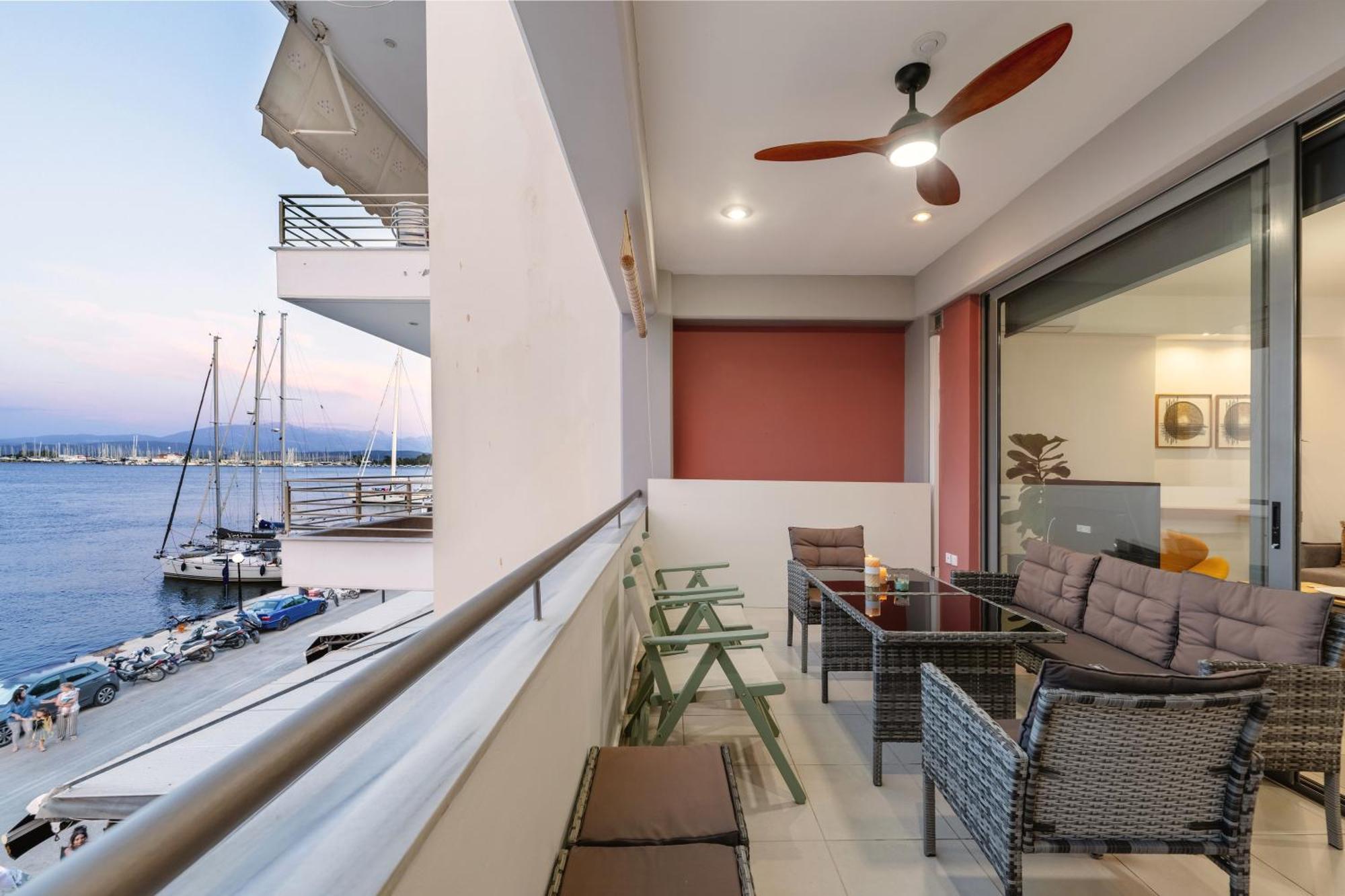 Ionis Seafront Apartment